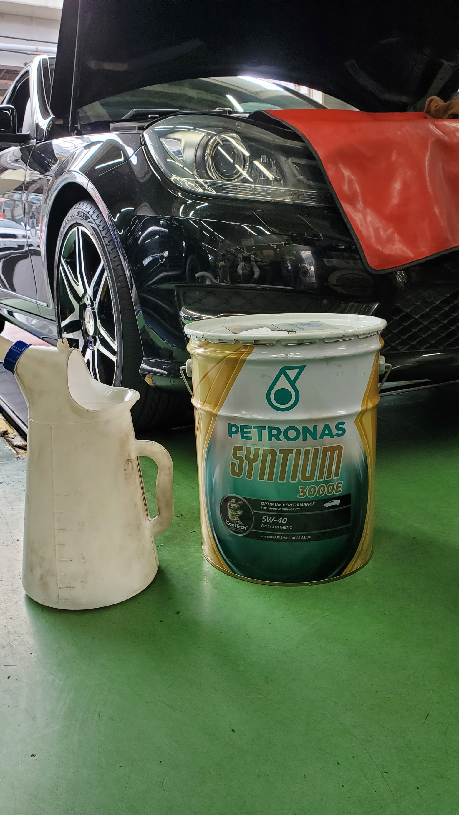 MB/Cクラス W204 エンジンオイル交換 サービス事例 タイヤ館 小松川 東京都のタイヤ、カー用品ショップ タイヤからはじまる