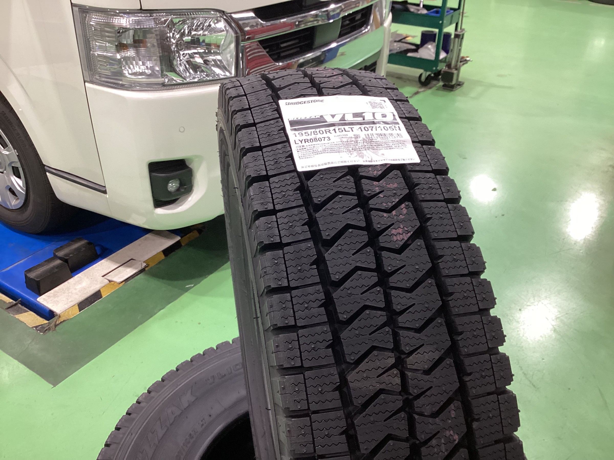 BLIZZAK スタッドレス 195/80R15 107/105 VL10 楽天市場】LT・VAN用 スタッドレスタイヤ 195/80R15 107/105N