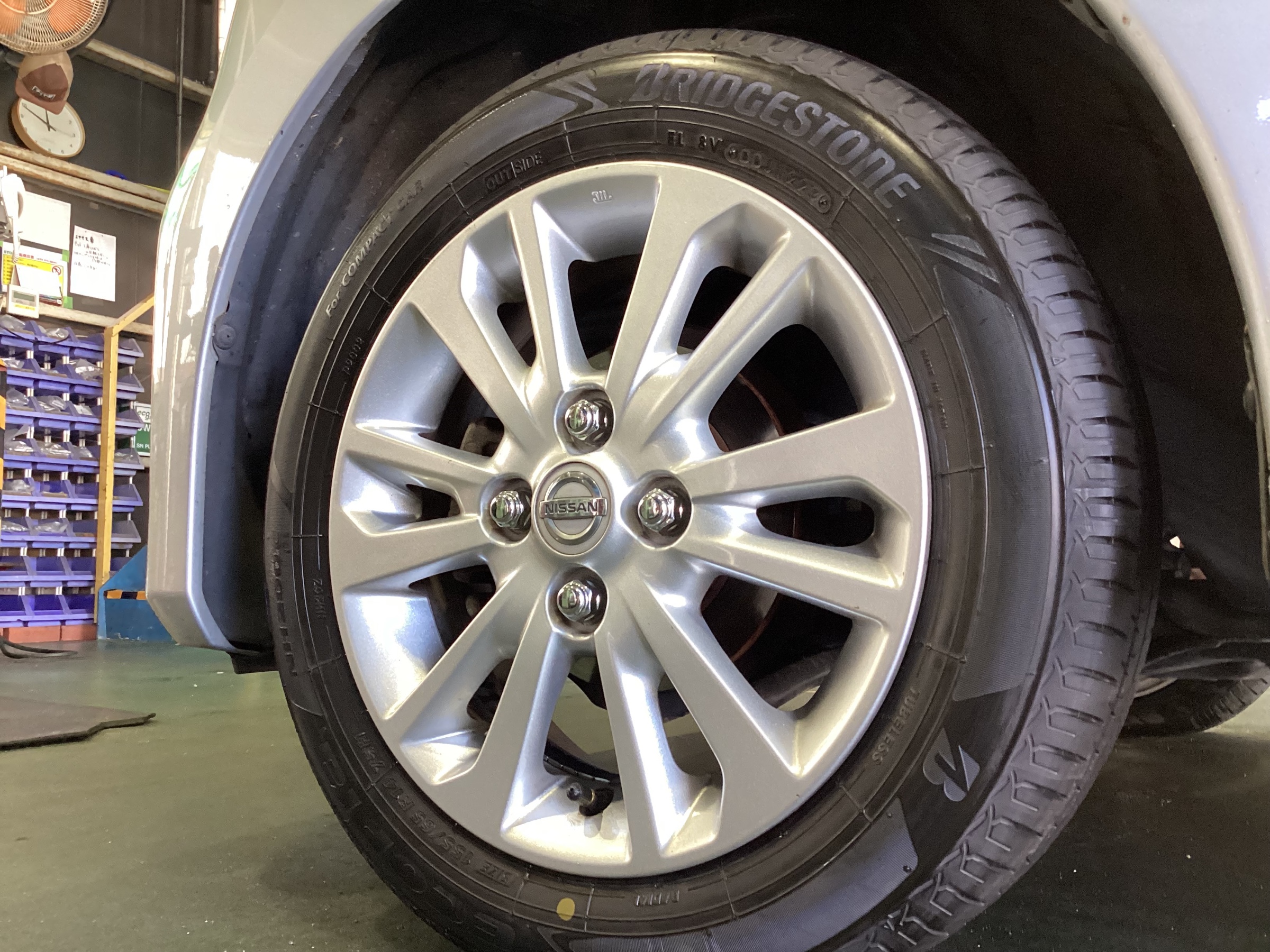 日産・デイズ】タイヤ交換作業（ブリヂストン ECOPIA NH200C） | 店舗