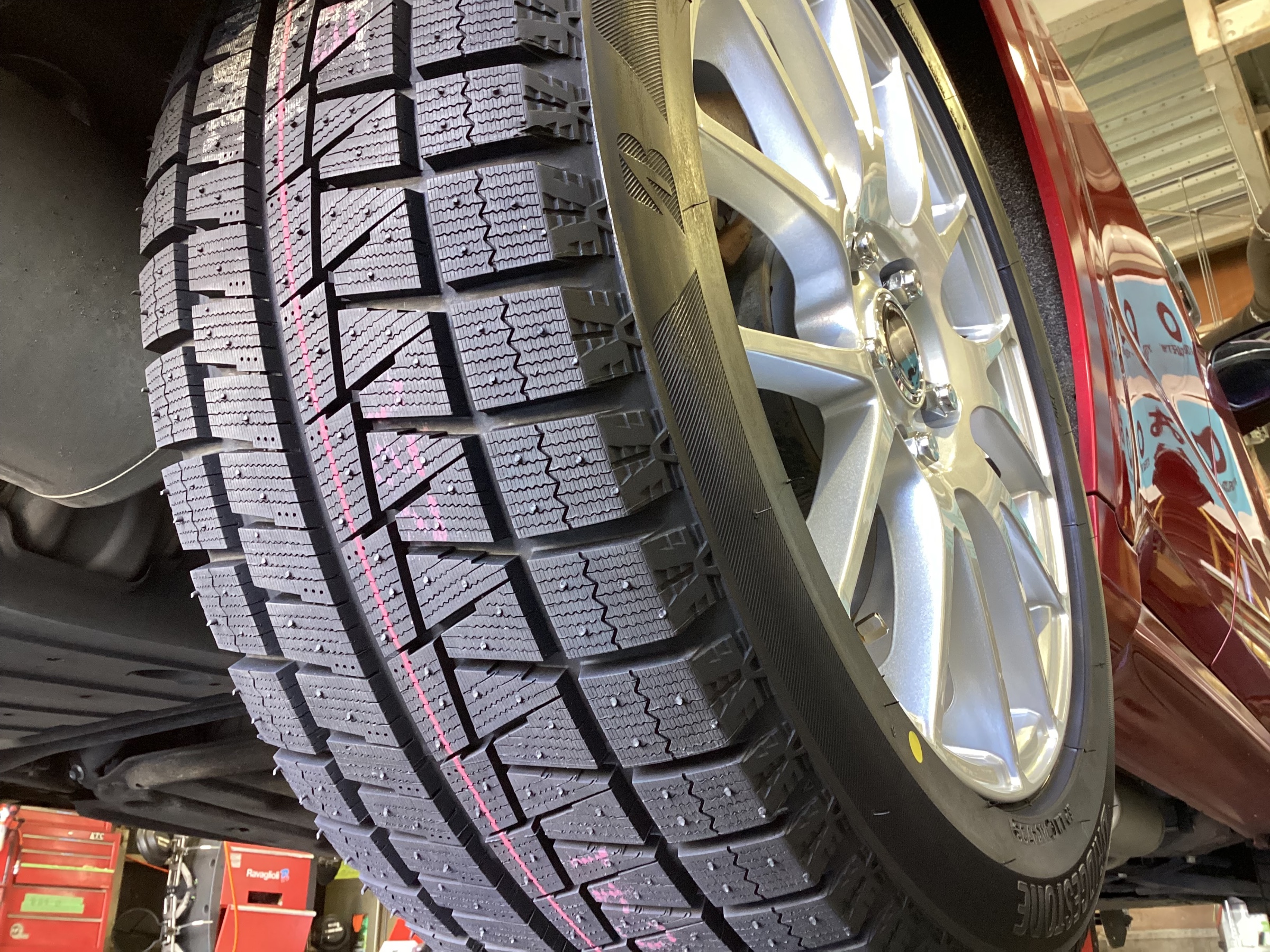 ホンダ・ヴェゼル】スタッドレスタイヤホイールセット交換作業 ホンダ・ヴェゼル】スタッドレスタイヤホイールセット交換作業