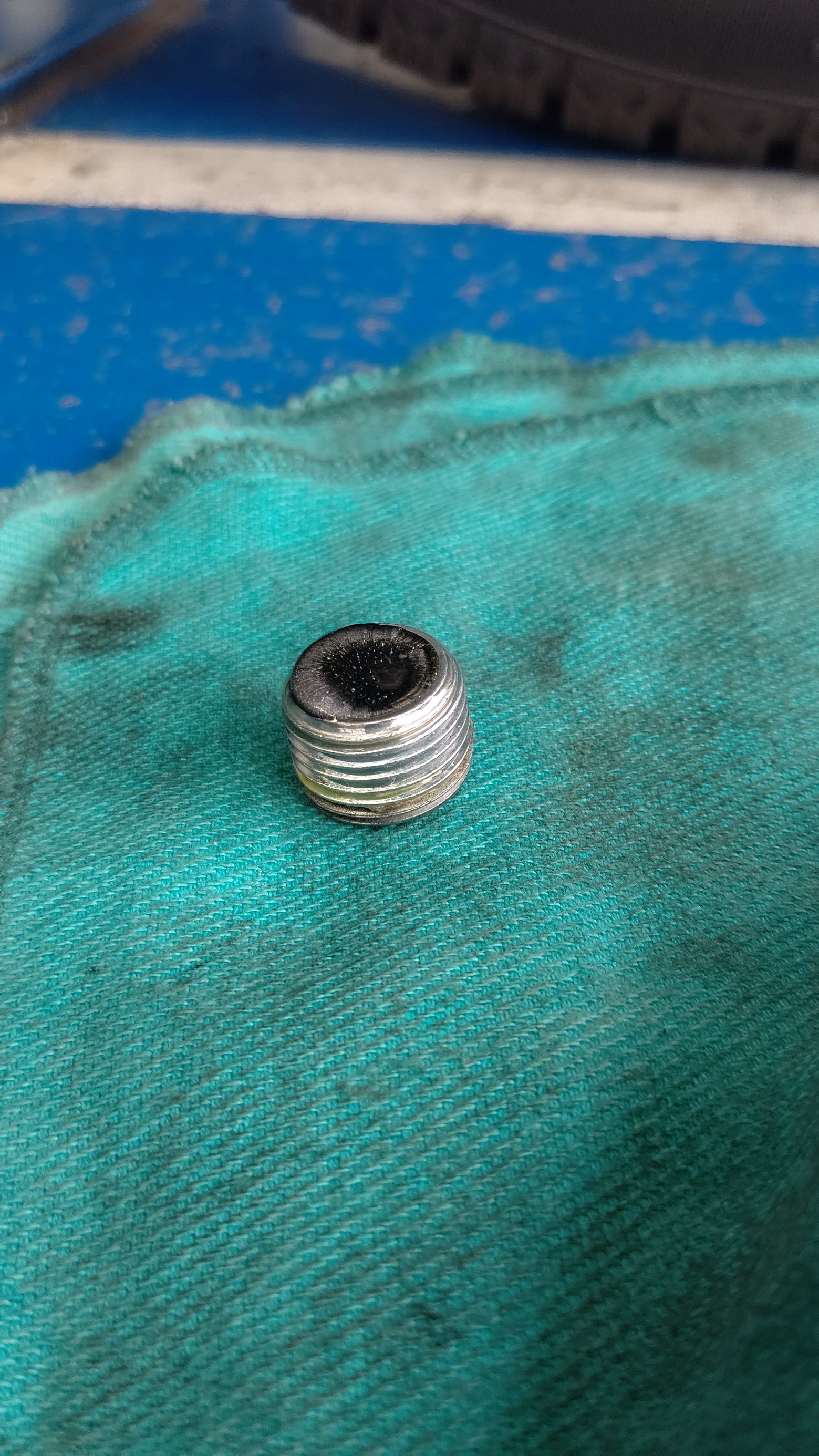 タイヤ館岩国では、デフオイルの交換作業もできます。事前の問い合わせが必要になります。 スズキ ジムニー メンテナンス商品 サービス事例