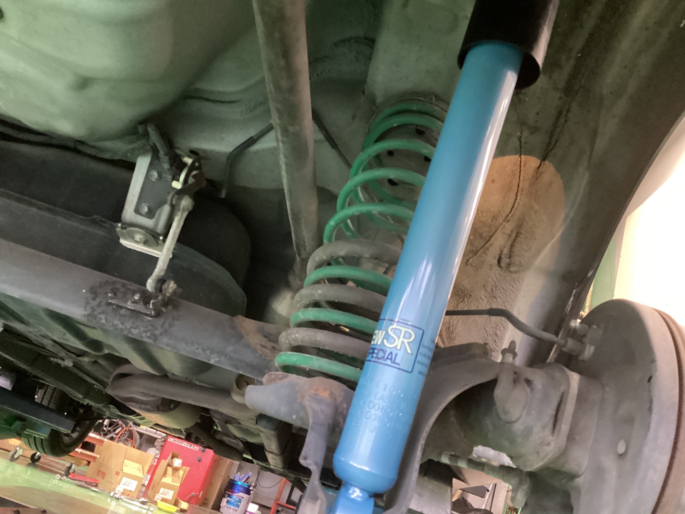 ダイハツ【タントカスタム】（L375S） ショック交換 | 店舗お