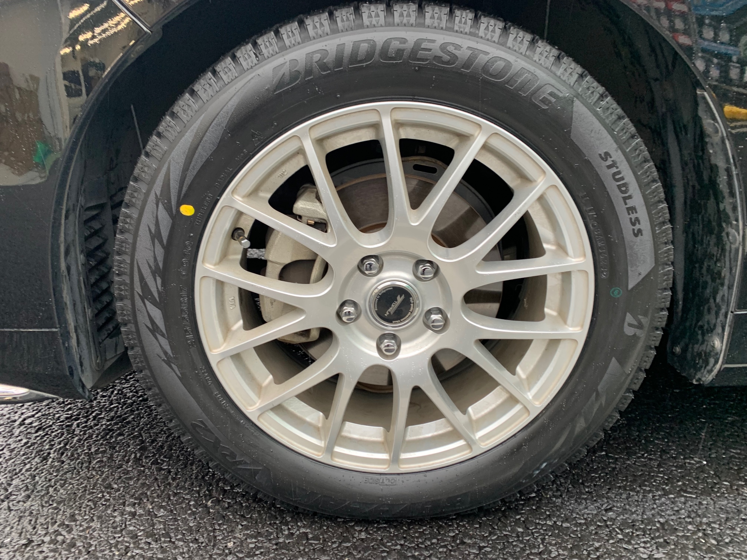 ホンダ・オデッセイ・RC1】スタッドレスタイヤ取り付け | 店舗おススメ