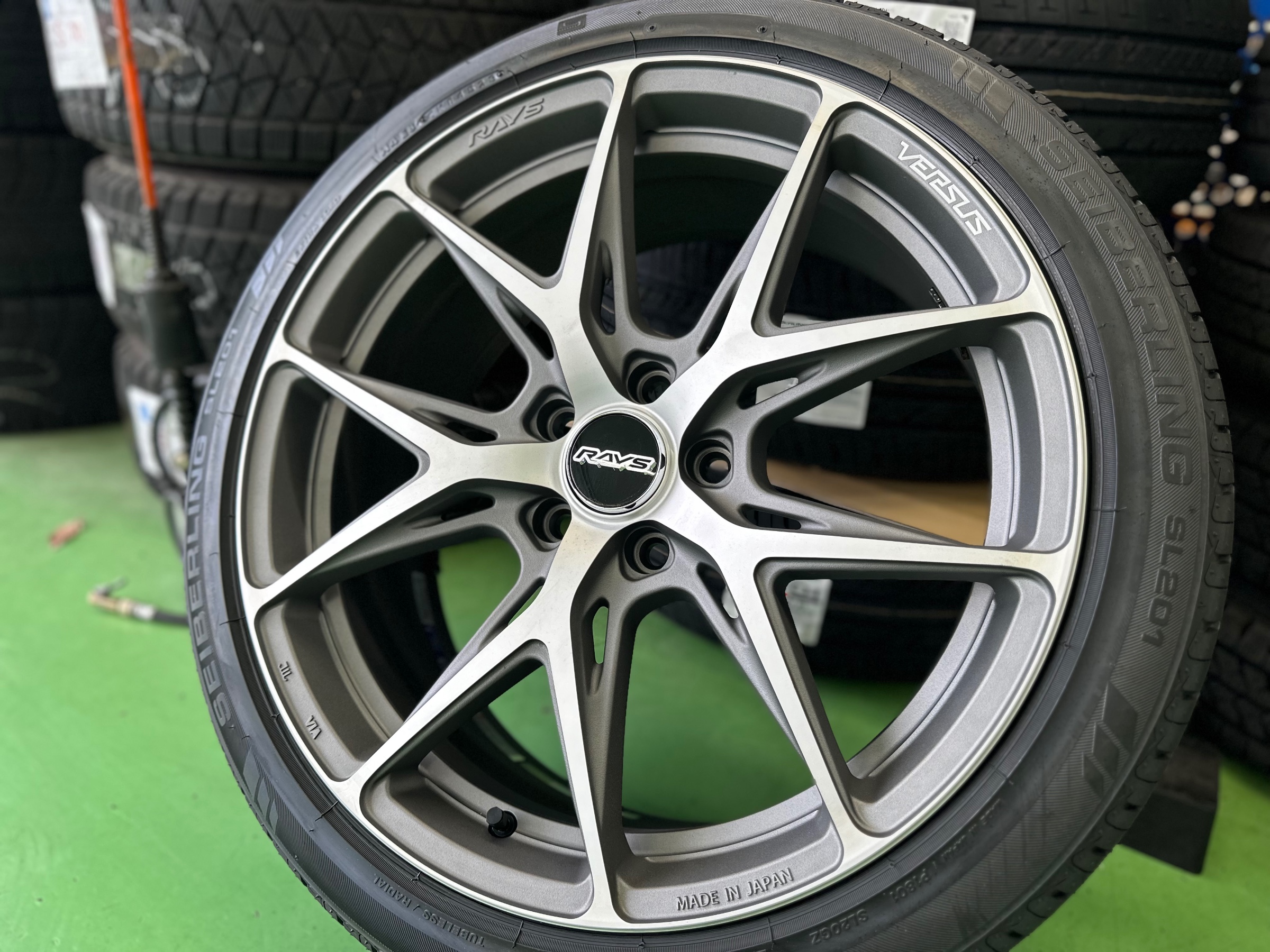 トヨタ・プリウス・MXWH60】19インチホイール交換 | 店舗おススメ情報