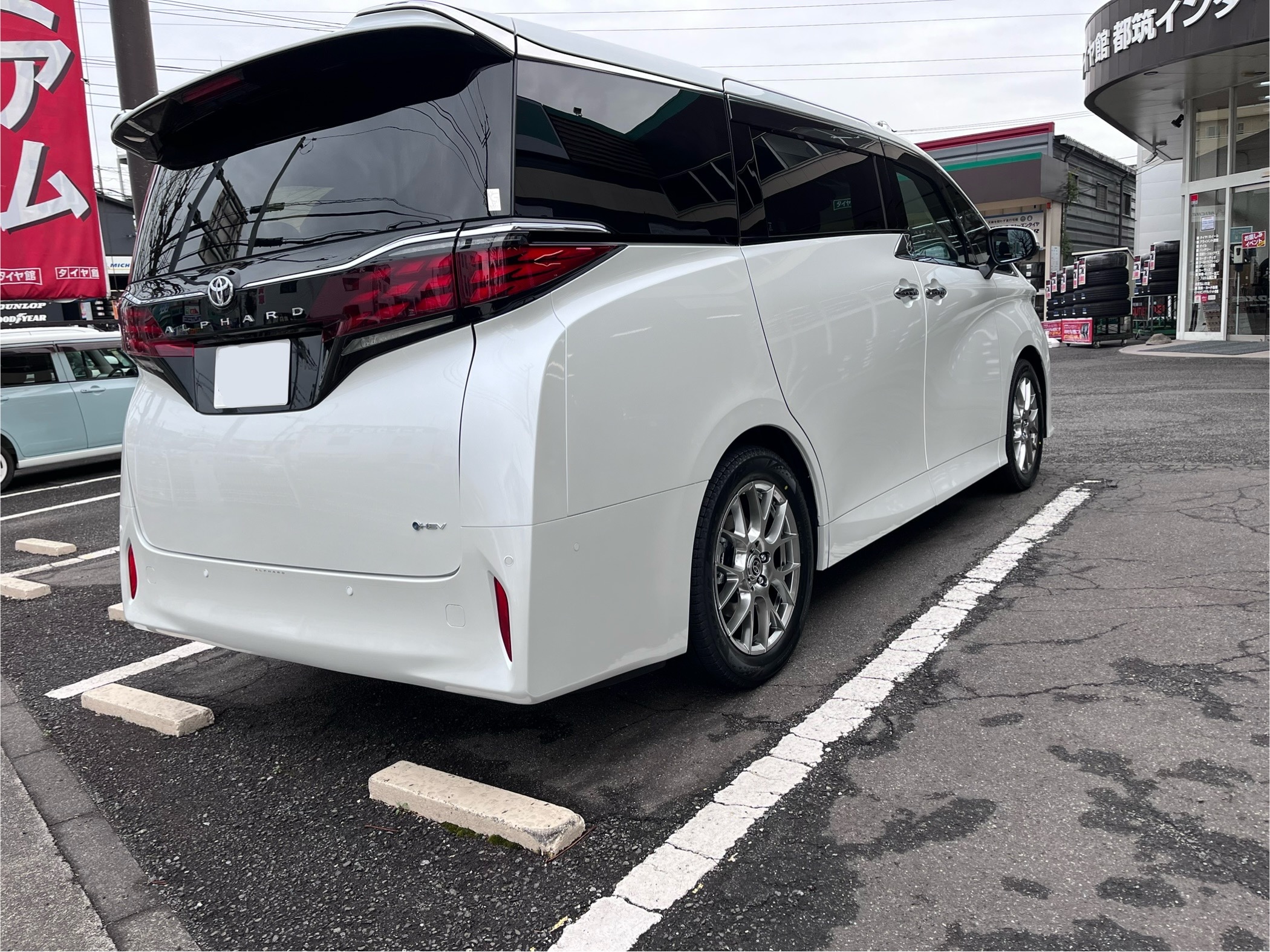 新型アルファードにスタッドレスセット取付 | 店舗おススメ情報
