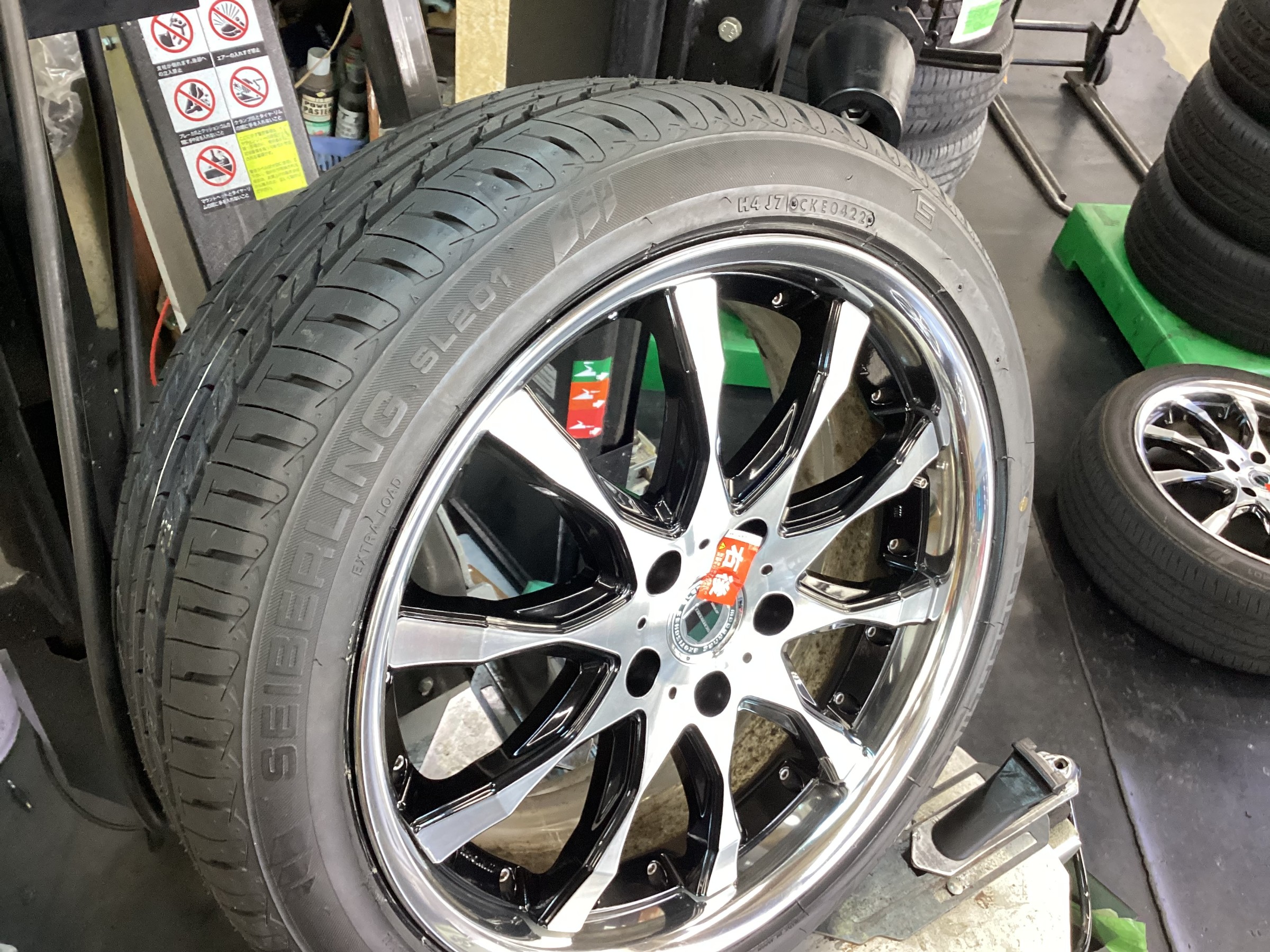 ホンダ　オデッセイ　RB3　タイヤ交換　225/45R18
