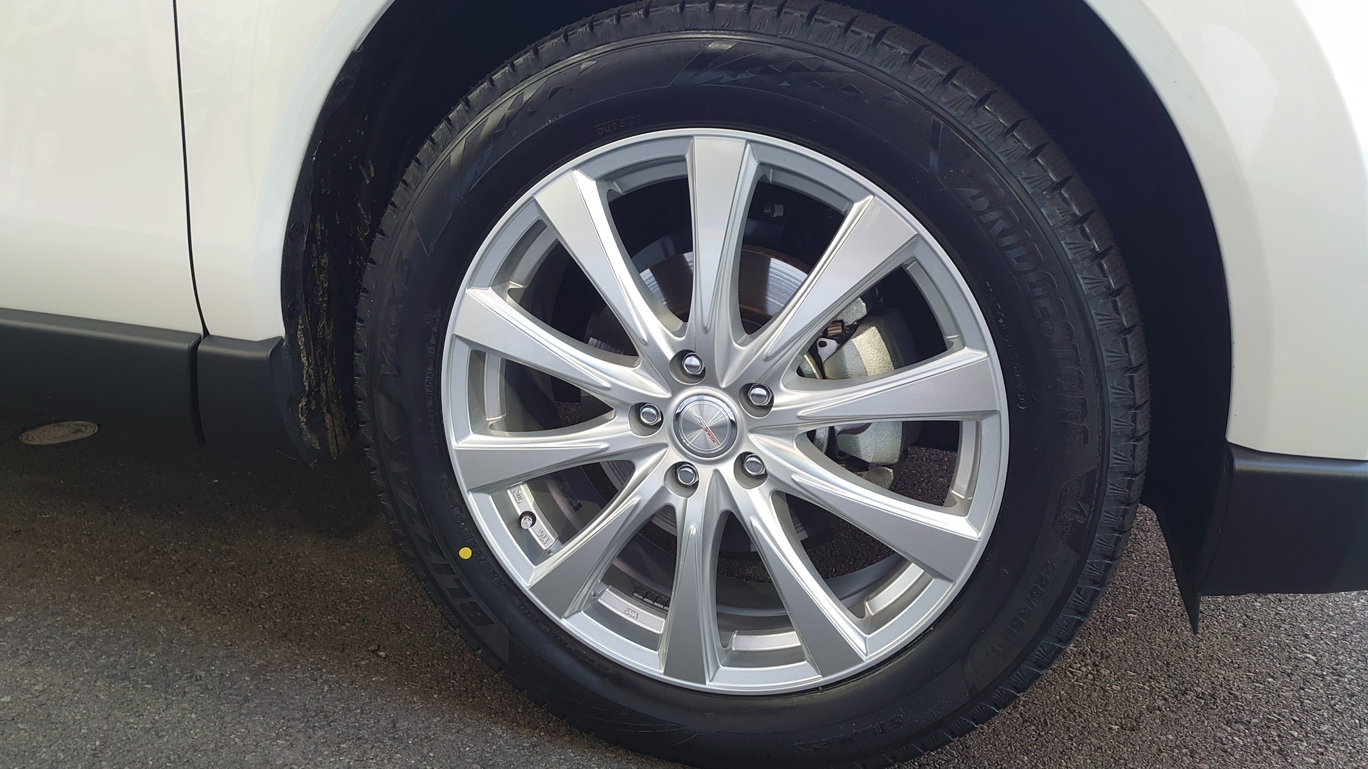 ハリアースタッドレスタイヤ トヨタ ハリアー スタッドレスタイヤ＋ホイール交換作業 | 店舗