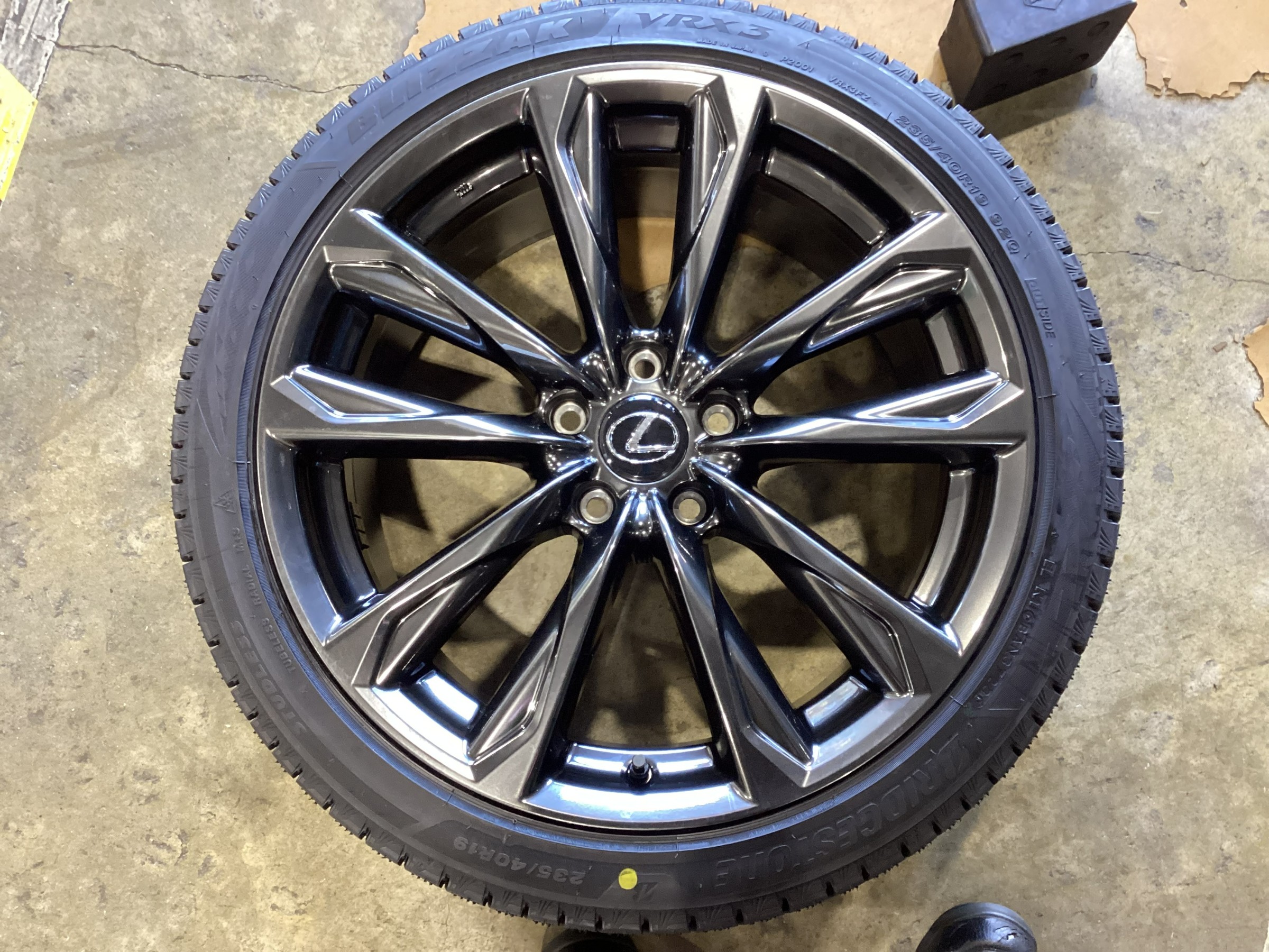 [美品] LEXUS IS350 Fスポーツ R19 VRX3 スタッドレスタ 美品] LEXUS IS350 Fスポーツ R19 VRX3 スタッドレスタ（送料