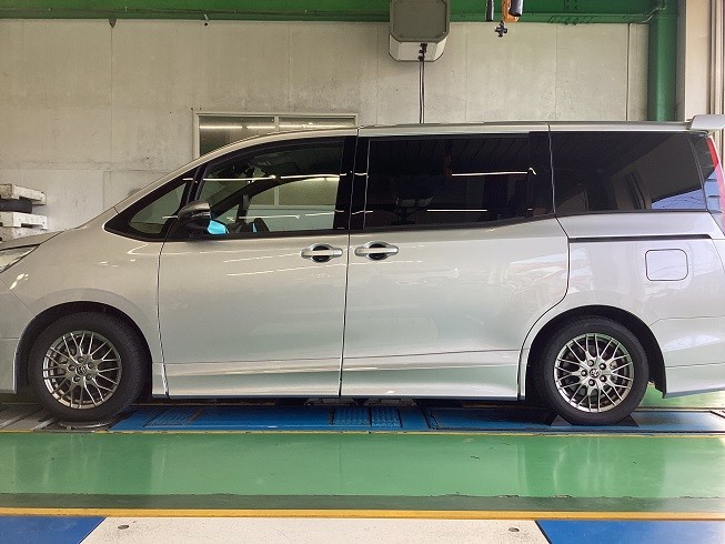 80ノア RS-R Ti2000ハーフダウンサス取付 | 店舗おススメ情報 | タイヤ