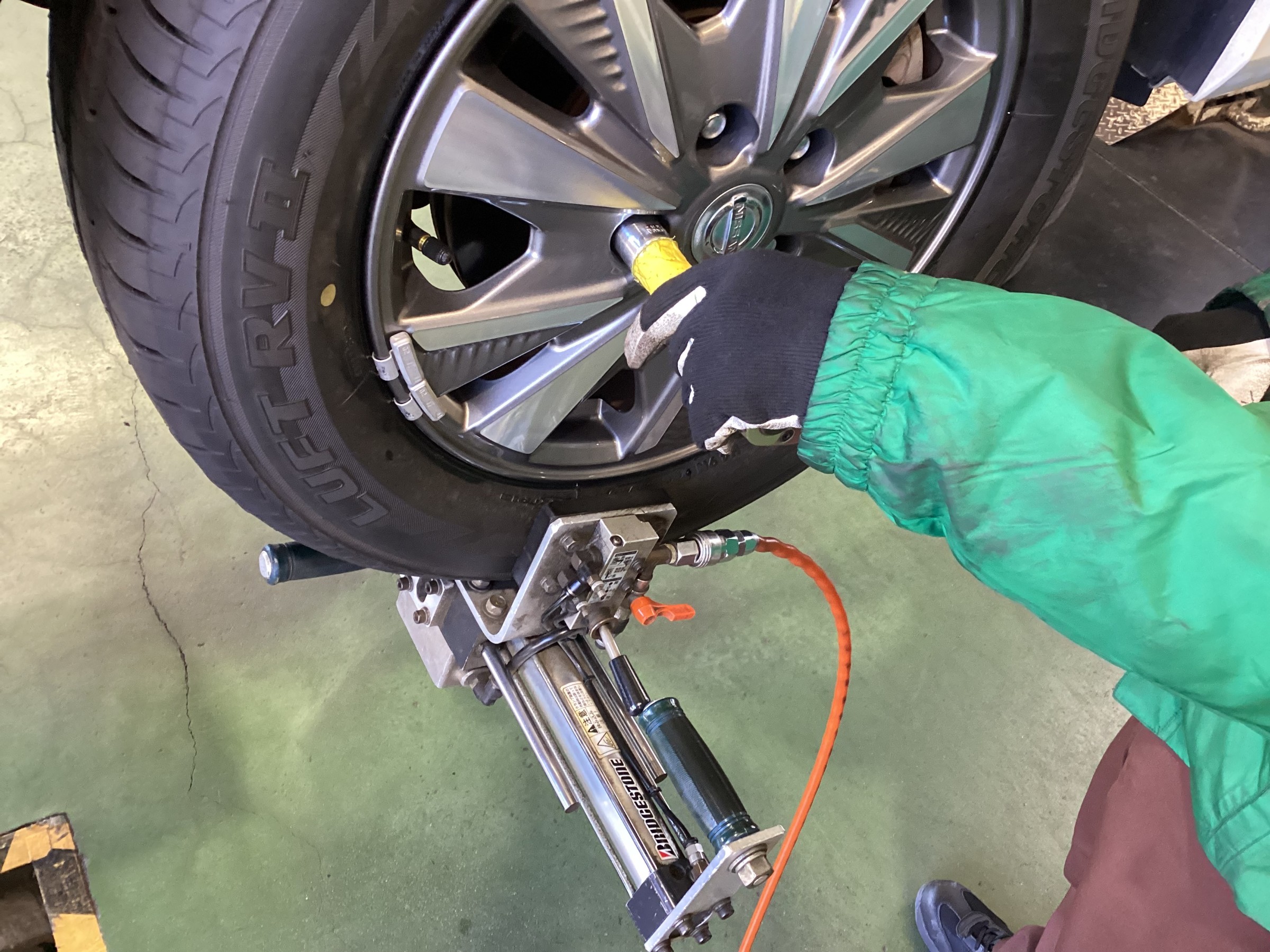 タイヤど真ん中取付　センタフィット取り付け　タイヤ館五日市