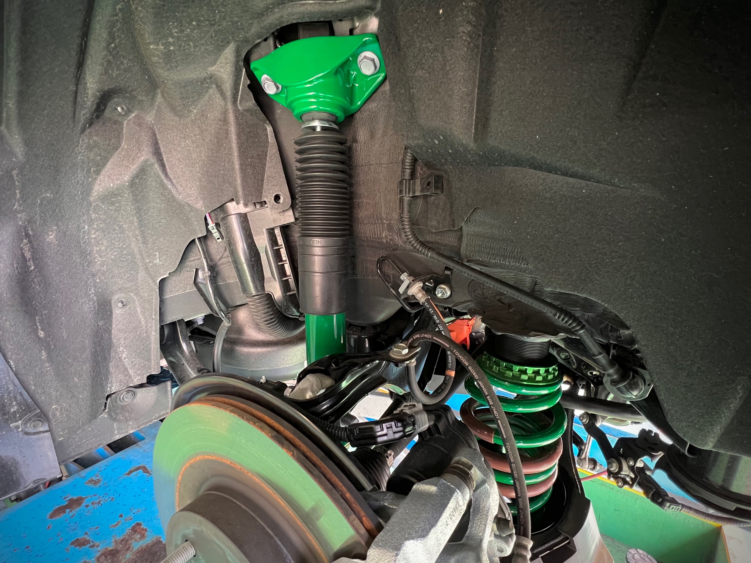 トヨタ ハリアー PHEV・TEIN FLEX Z ・EDFC5 取付。 | 店舗お