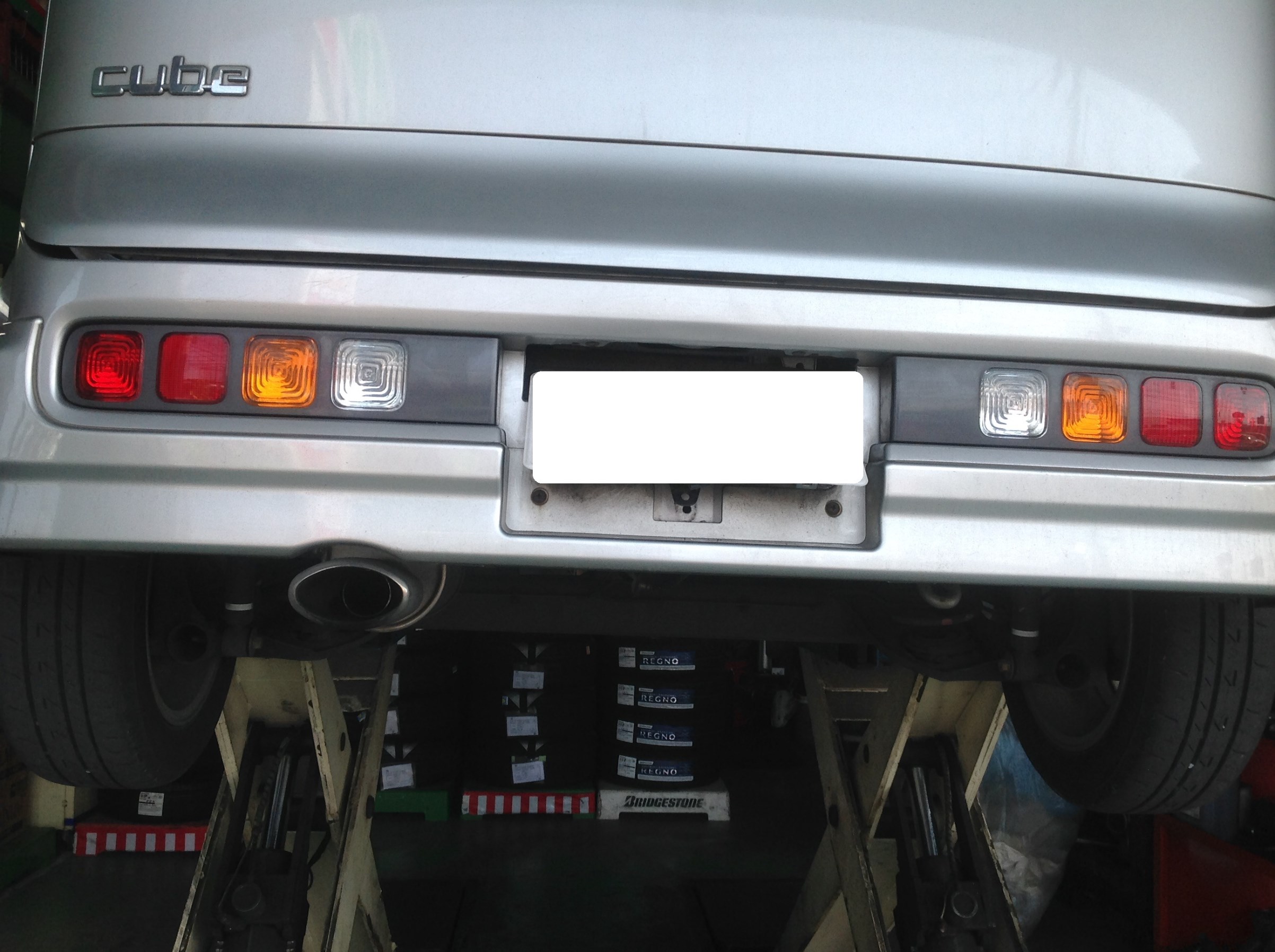 日産 キューブ のブレーキランプ交換 日産 キューブ メンテナンス商品 パーツ取付 各種用品取付 技術サービスブログ タイヤ館 鎌ヶ谷 千葉県のタイヤ カー用品ショップ タイヤからはじまる トータルカーメンテナンス タイヤ館グループ