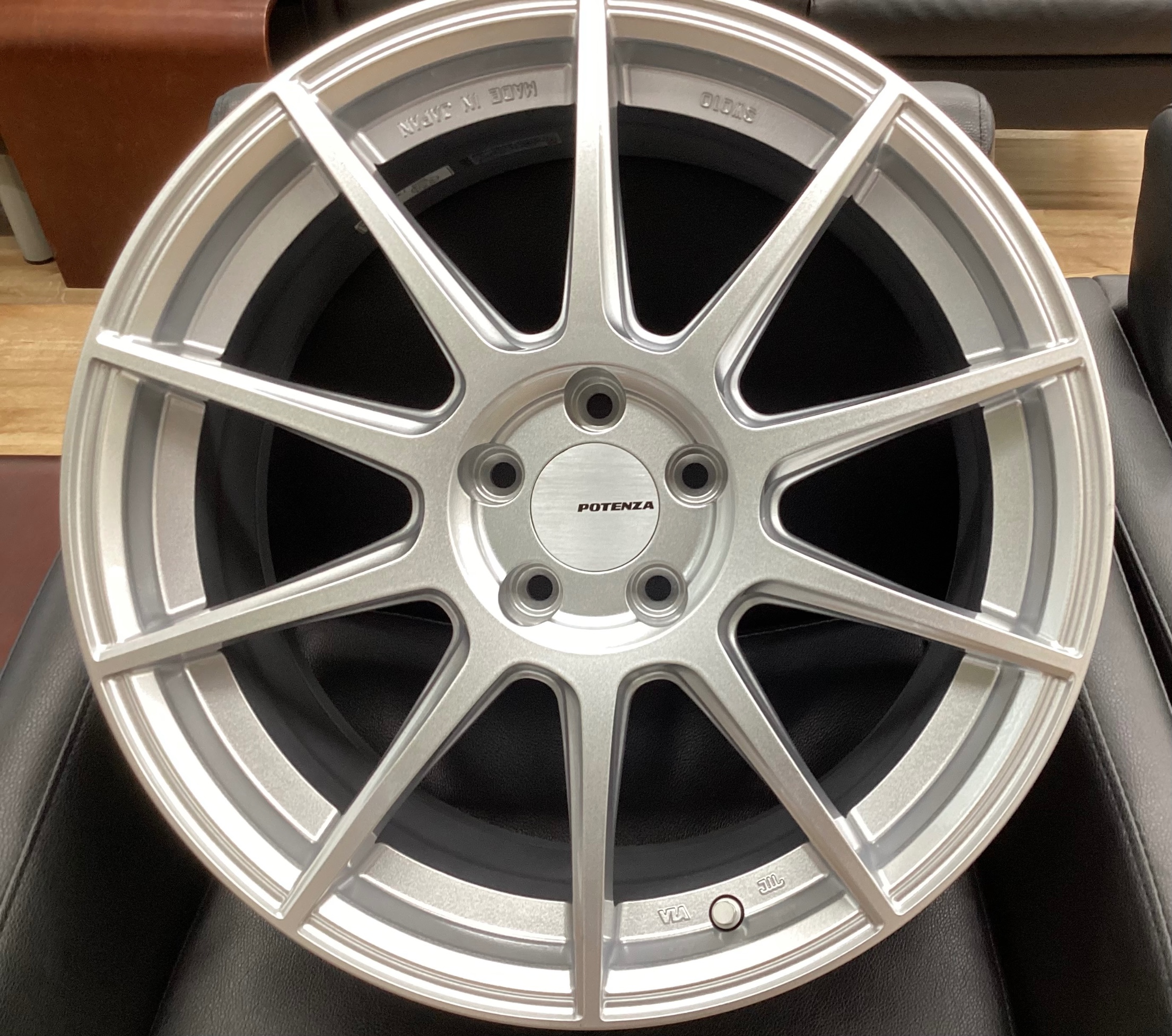 コスパ最高!?】ブリヂストンアルミホイール 「POTENZA SW010 コスパ最高!?】ブリヂストンアルミホイール 「POTENZA SW010