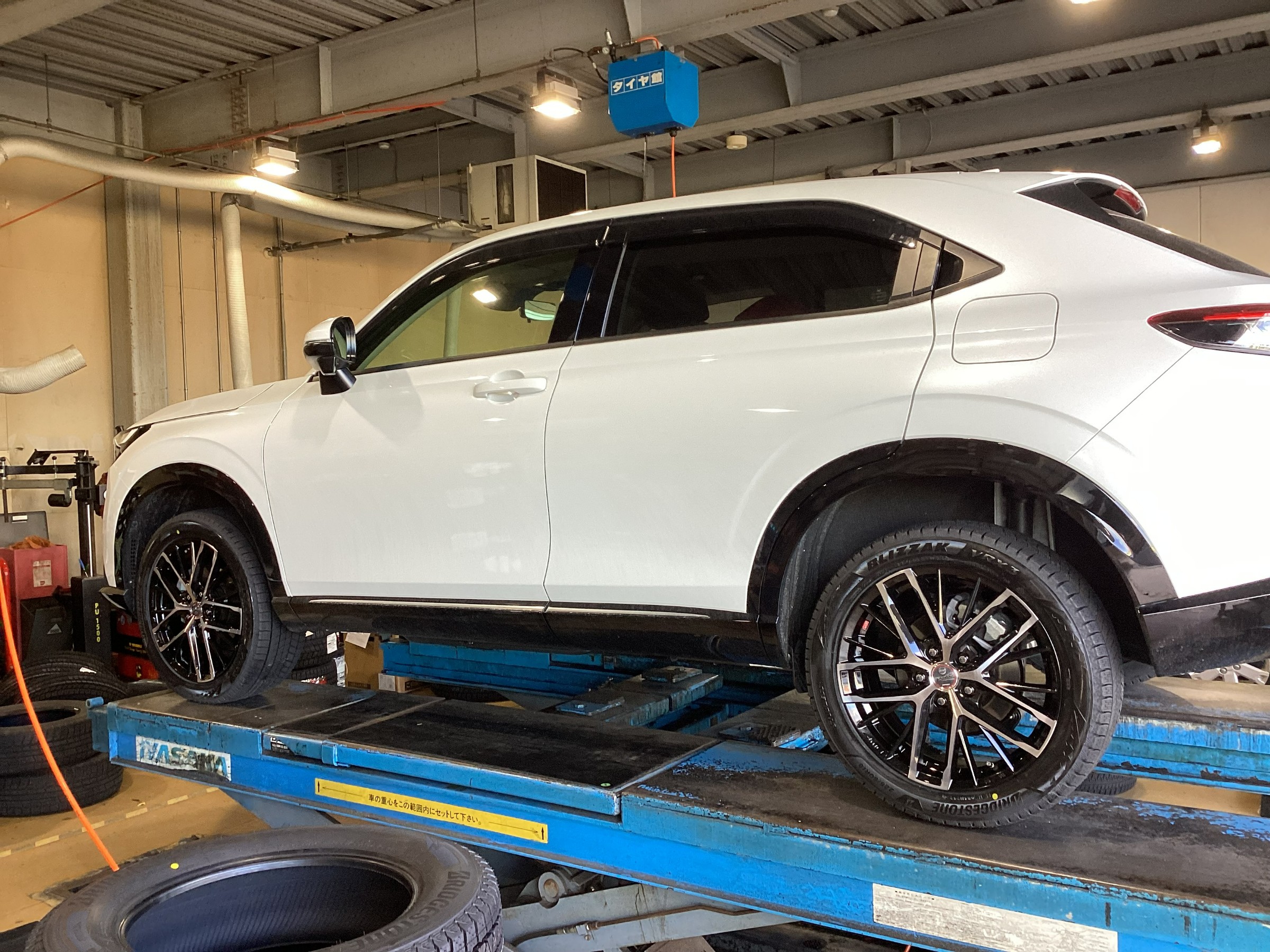 HONDA ヴェゼル BLIZZAK VRX3 タイヤホイールセット取り付け HONDA ヴェゼル BLIZZAK VRX3 タイヤホイールセット取り付け