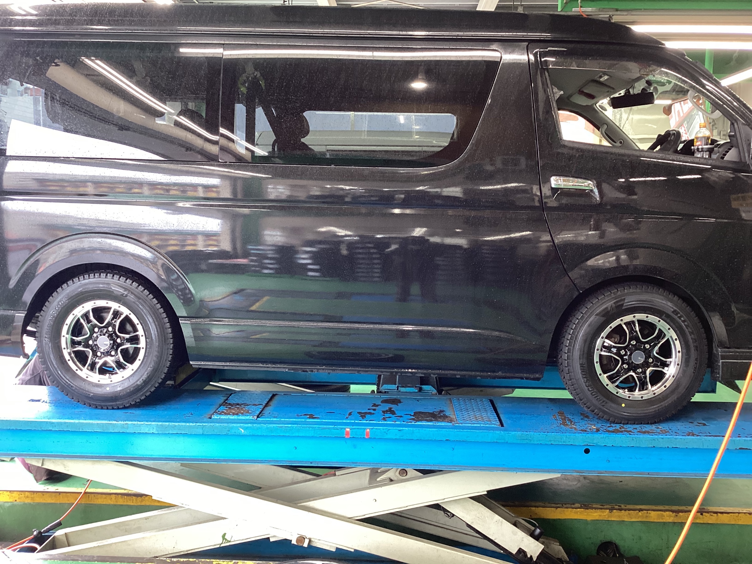 ハイエース スタッドレスタイヤとホイールセット。 | 店舗おススメ情報