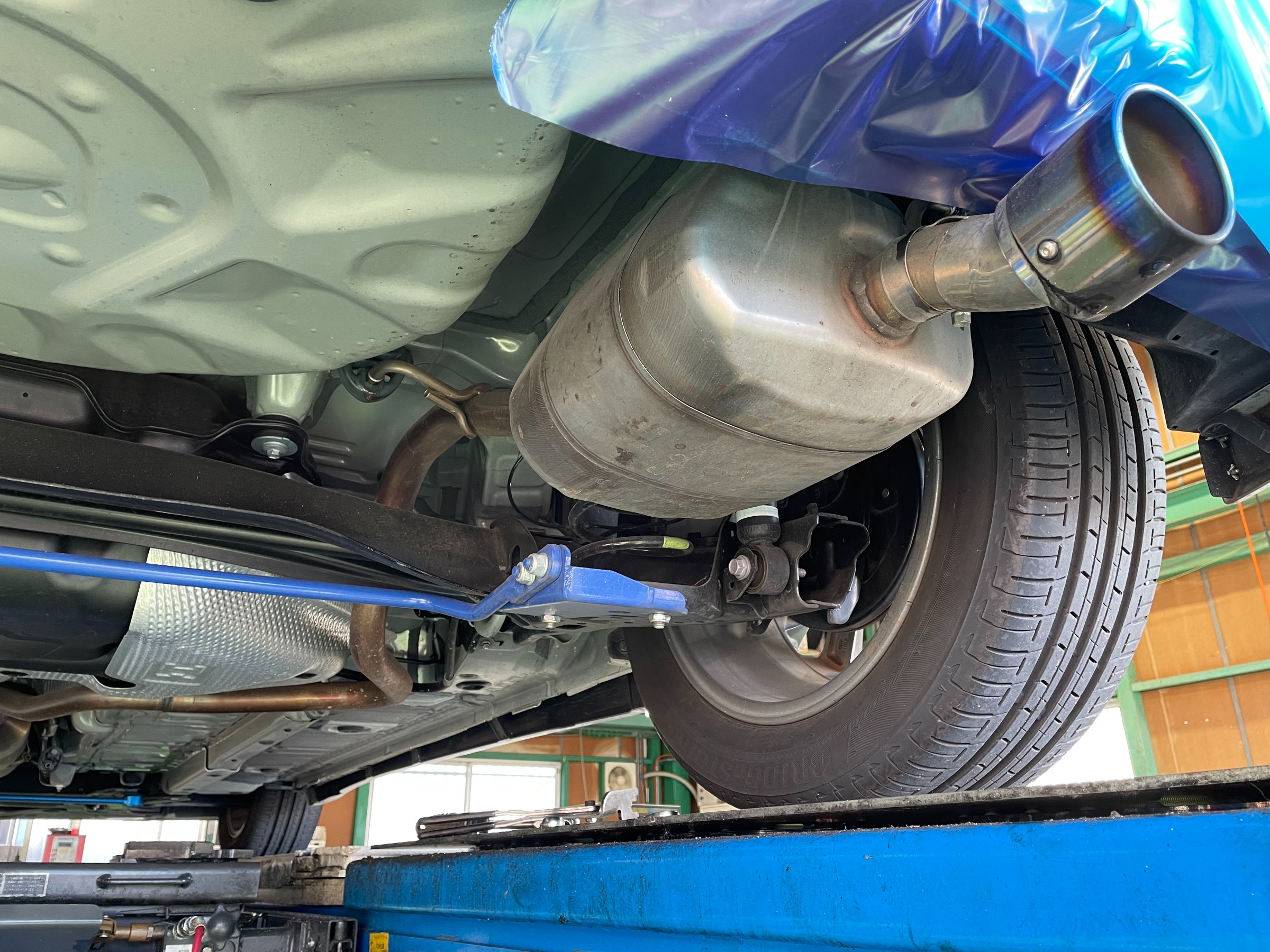 テールエンドをスポーティー＆オシャレに！！「トヨタ アクア」に