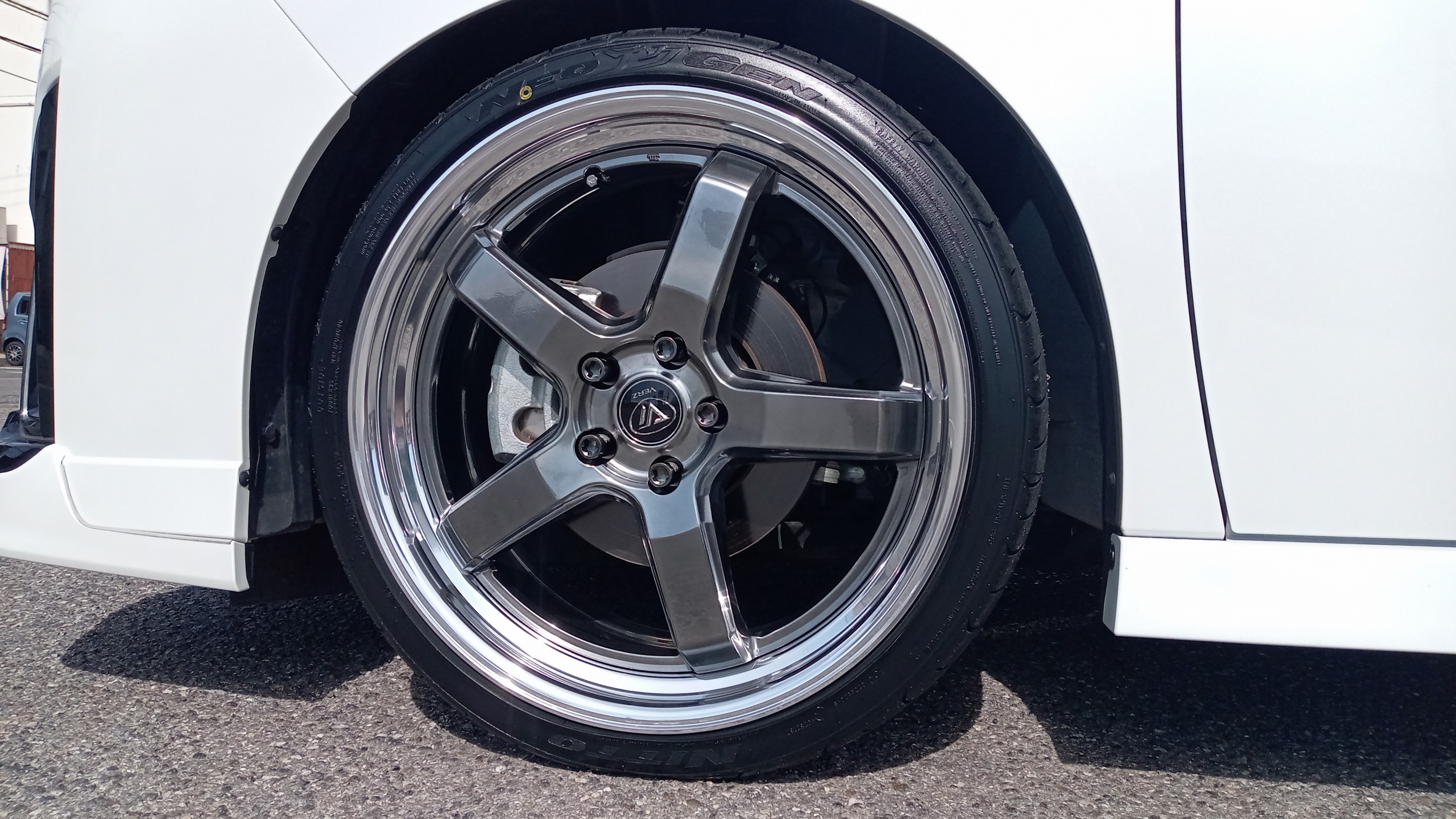 ニッサン セレナ VERZ-WHEELS DDR-01取付！ | 店舗おススメ情報