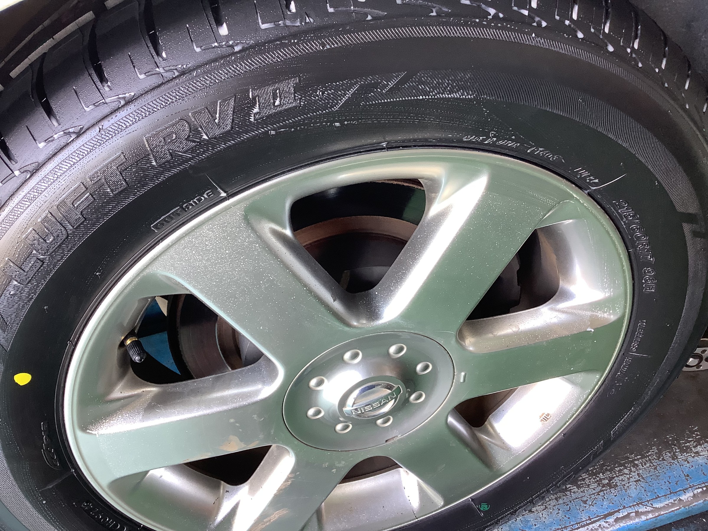 日産 エルグランド】タイヤ交換 215/60R17ルフトRVⅡ | 店舗おススメ  