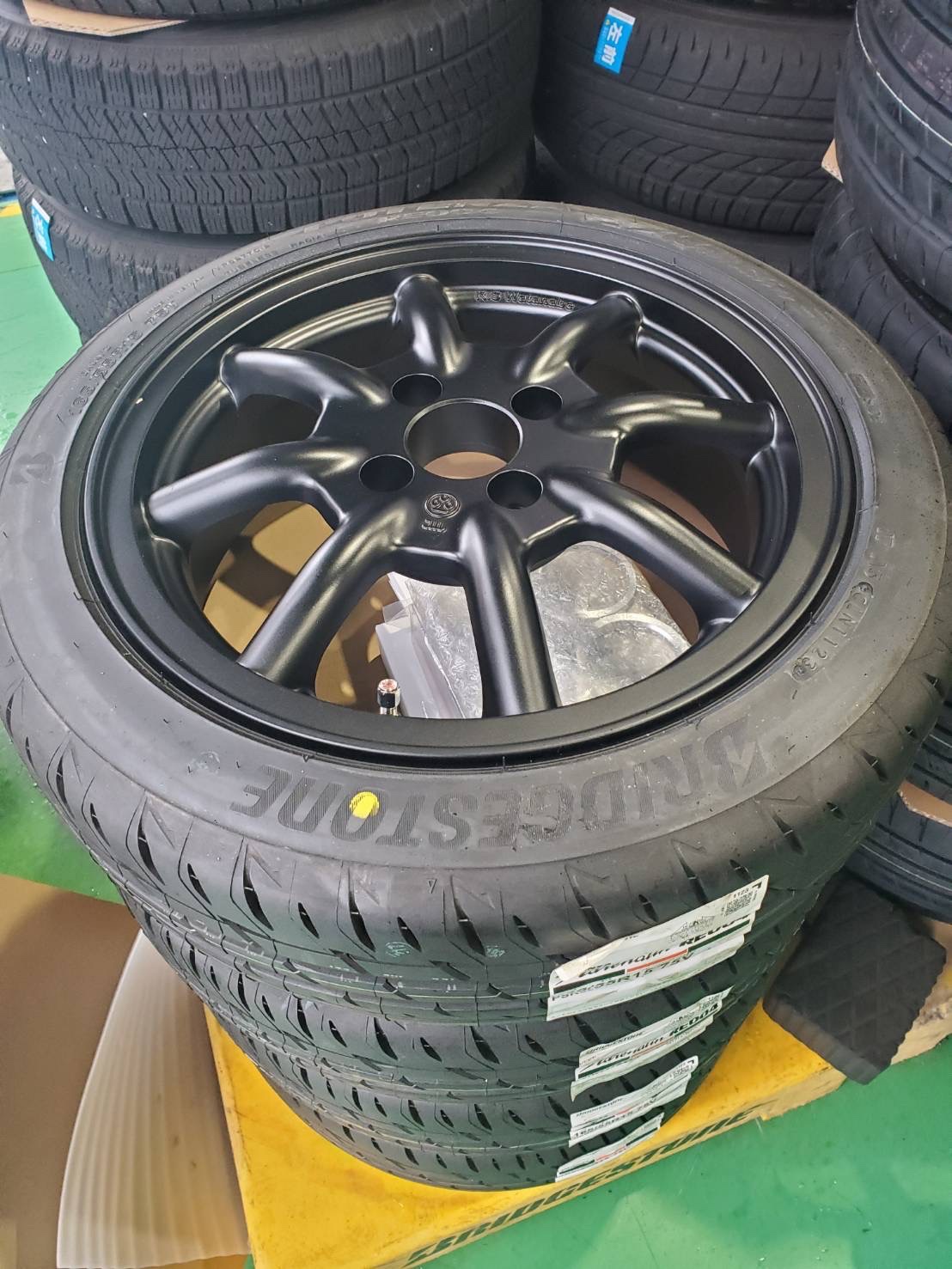 レーシングサービスワタナベ【エイトスポーク】いい感じです♪ | 店舗