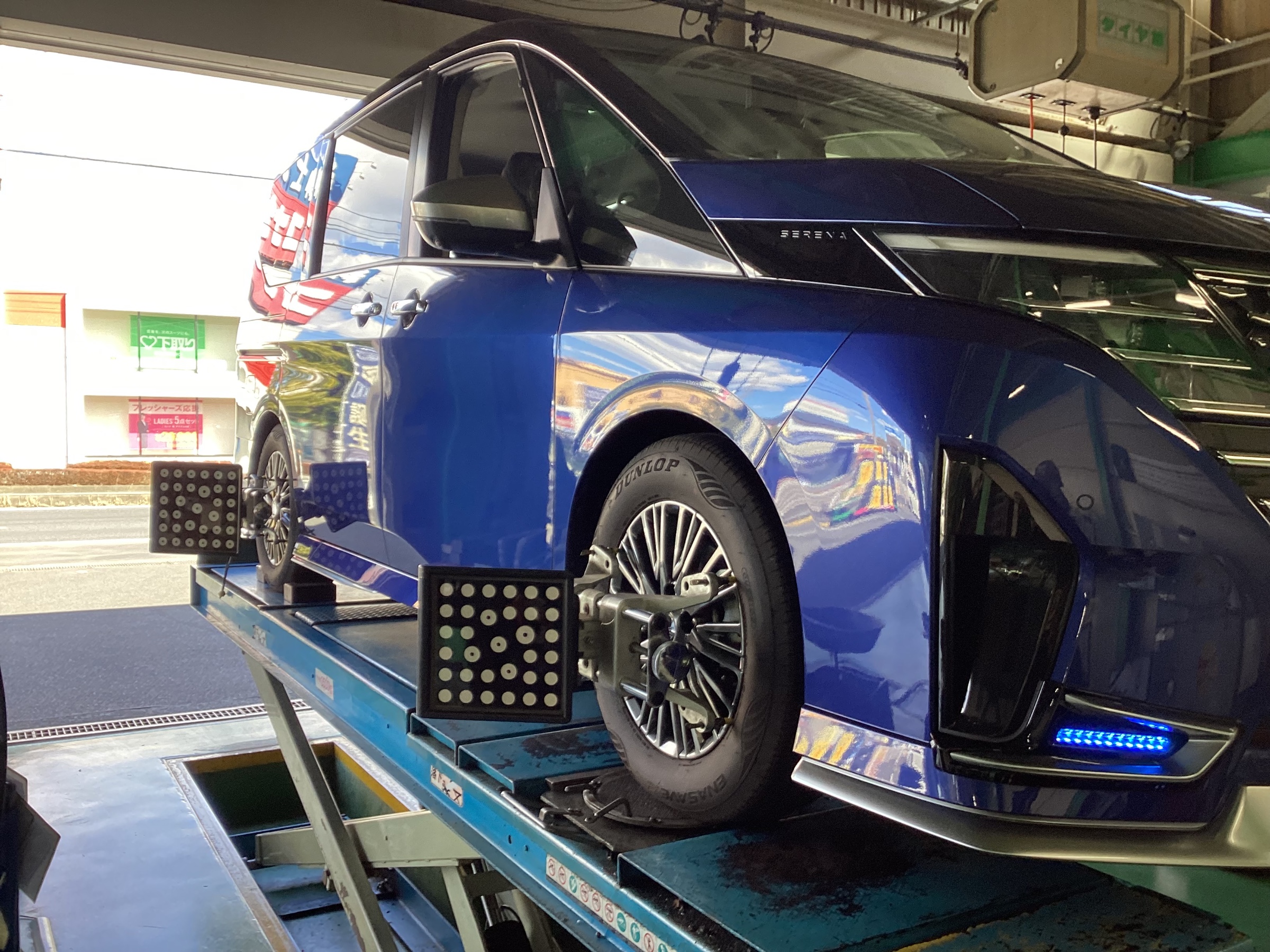 日産 C28セレナ 車高調取り付けでバッチリキメました！ | 店舗お