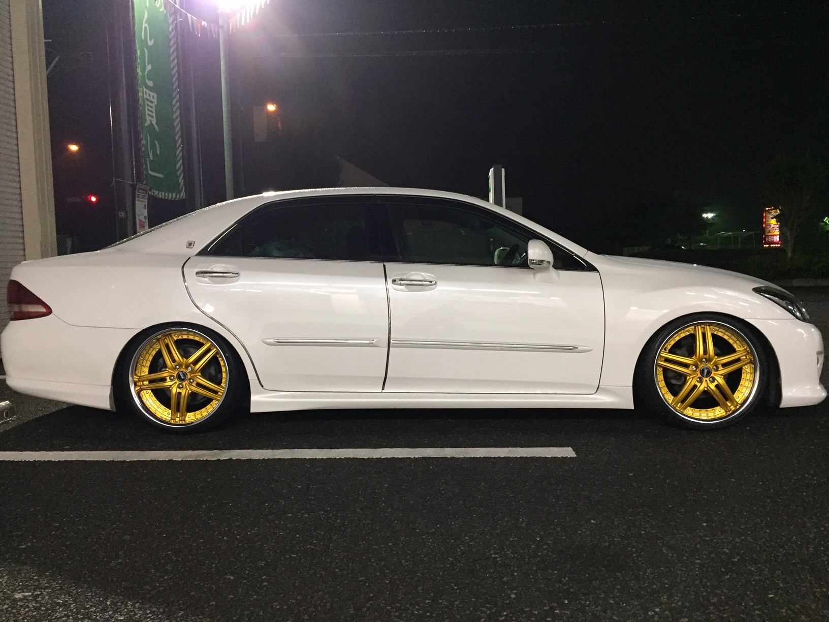 トヨタ GRS200・クラウン】ホイール取付のご紹介です。 | 店舗お