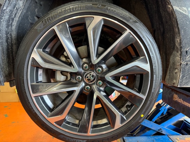 新規のお客様】TOYOTA カローラスポーツ タイヤ交換 レグノGR-XⅢ 225