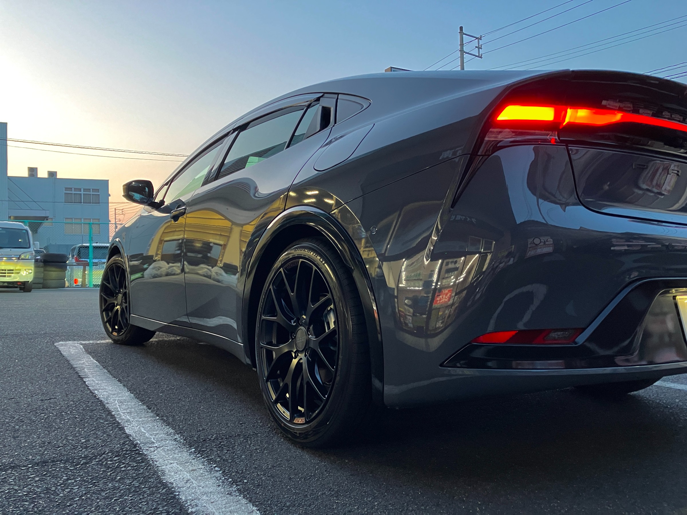 新型60系プリウスに19インチ2×7FT Sport Edition装着! | 店舗お 新型60系プリウスに19インチ2×7FT Sport Edition装着! | 店舗お