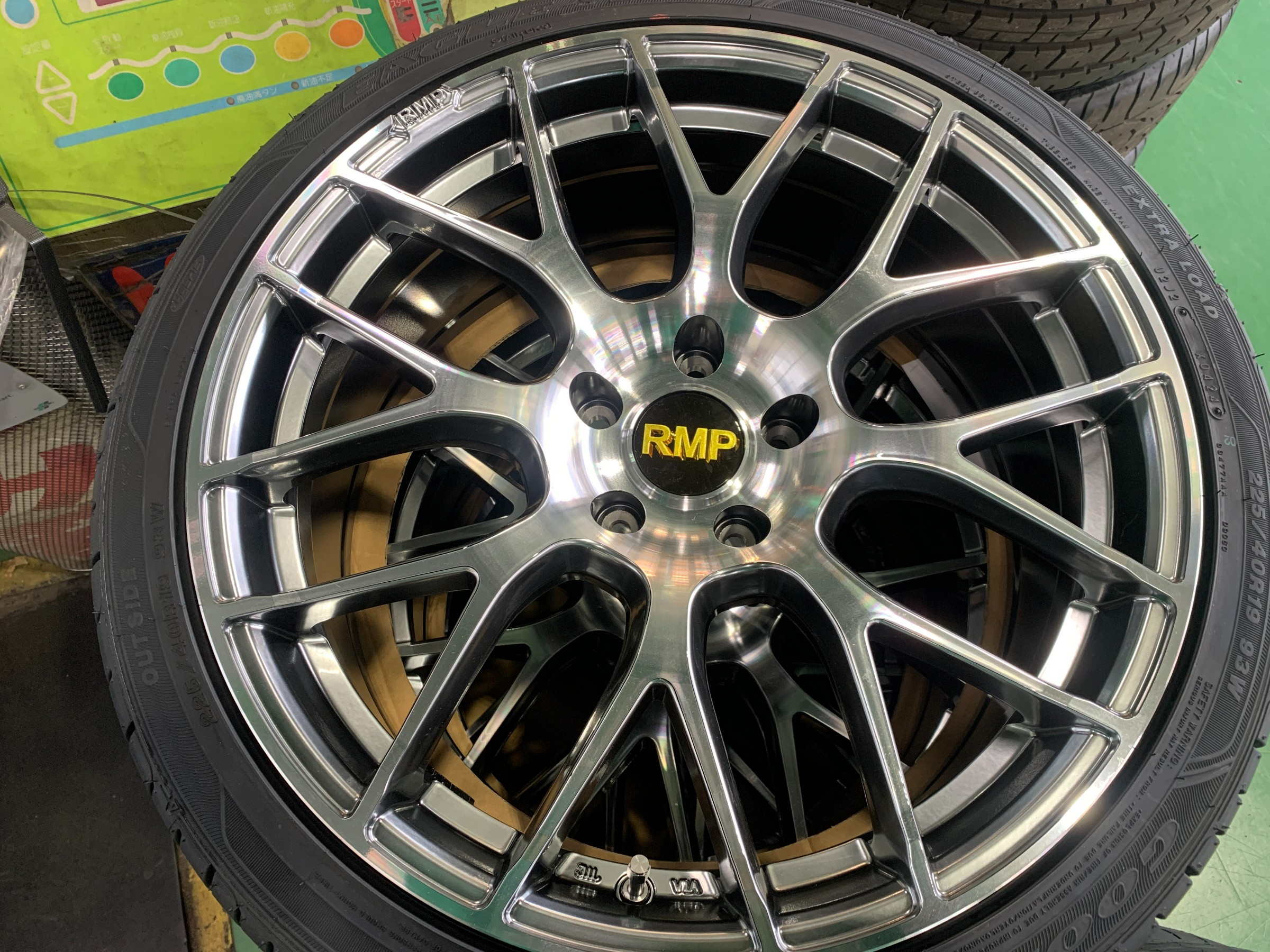 トヨタ ヴォクシーHV 新品ホイール装着【RMP 028F】 | 店舗おススメ