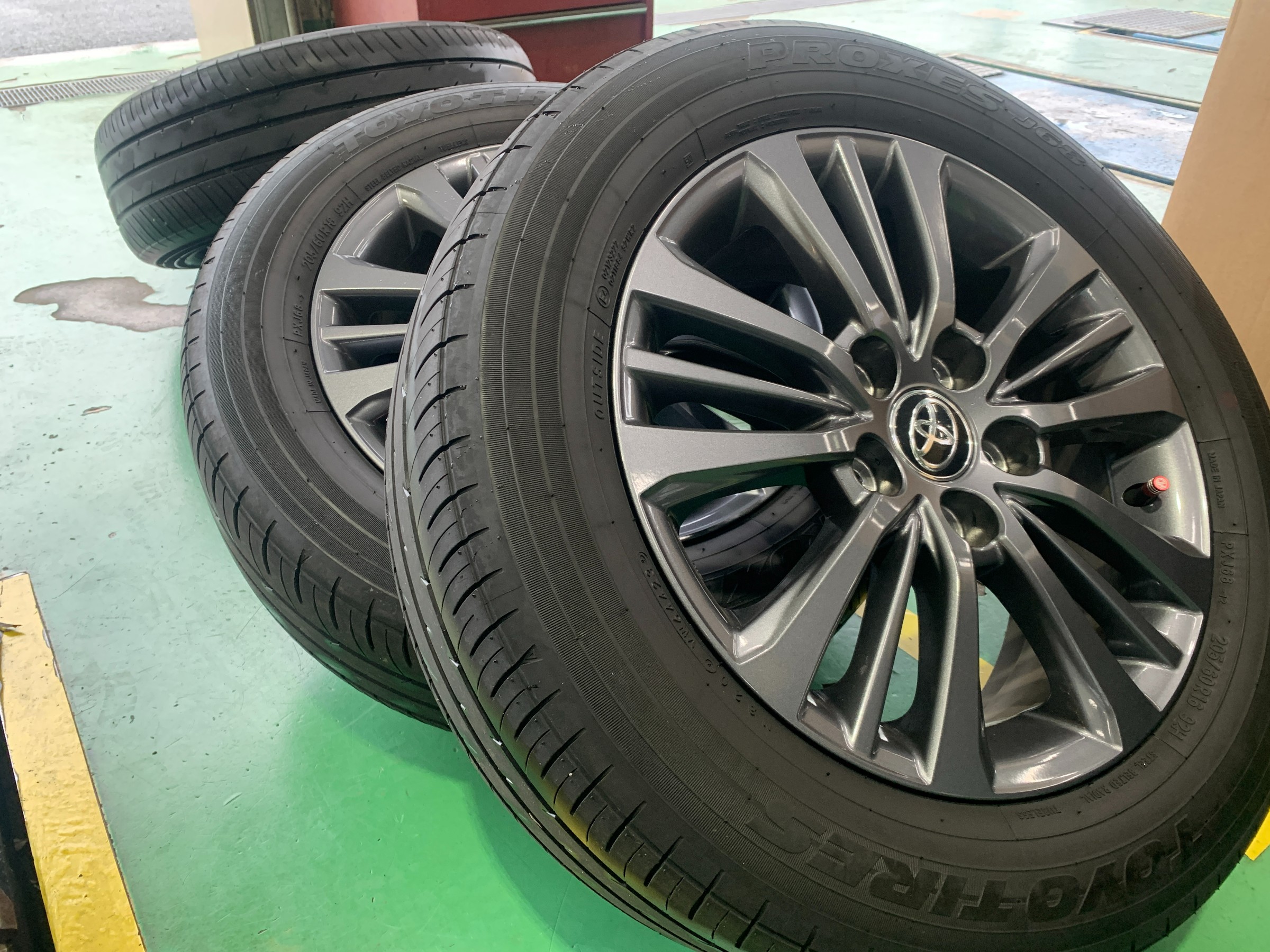 トヨタ ヴォクシーHV 新品ホイール装着【RMP 028F】 | 店舗おススメ