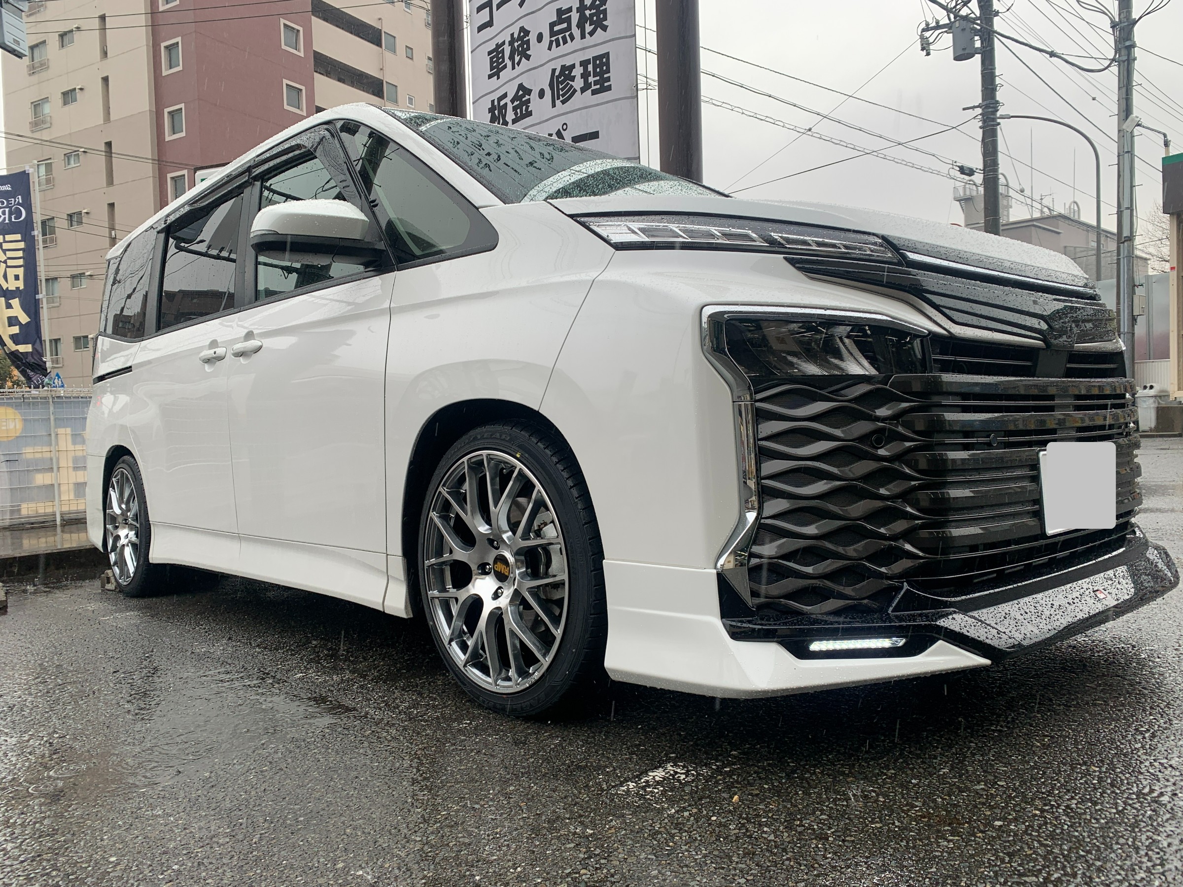 トヨタ ヴォクシーHV 新品ホイール装着【RMP 028F】 | 店舗おススメ