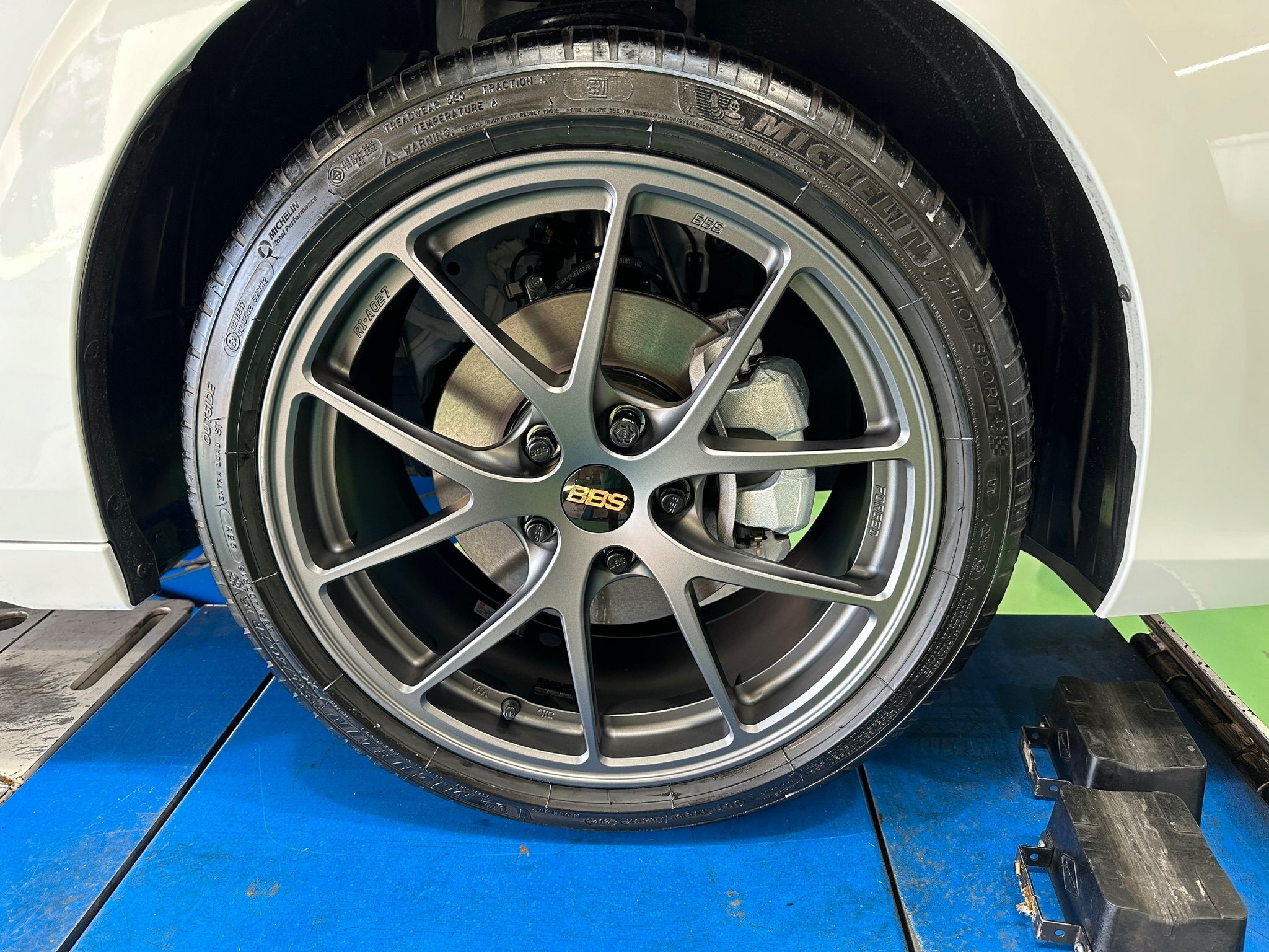 ホンダ シビックFL4にBBS RI-A MGRカラー18インチ取り付け