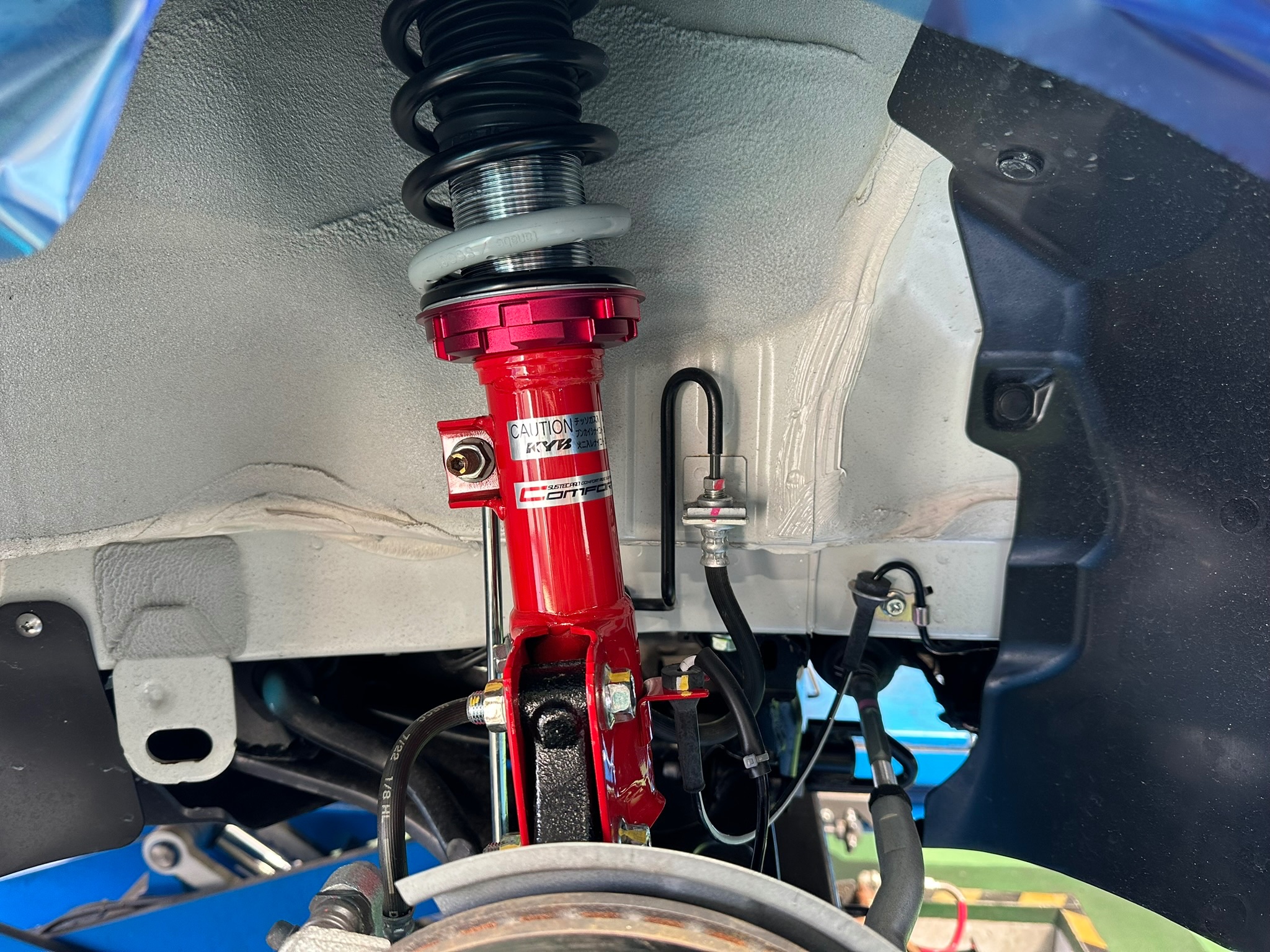 スズキ エブリイDA17Wにタナベ PRO CR車高調＆ラテラルロッド取り付け