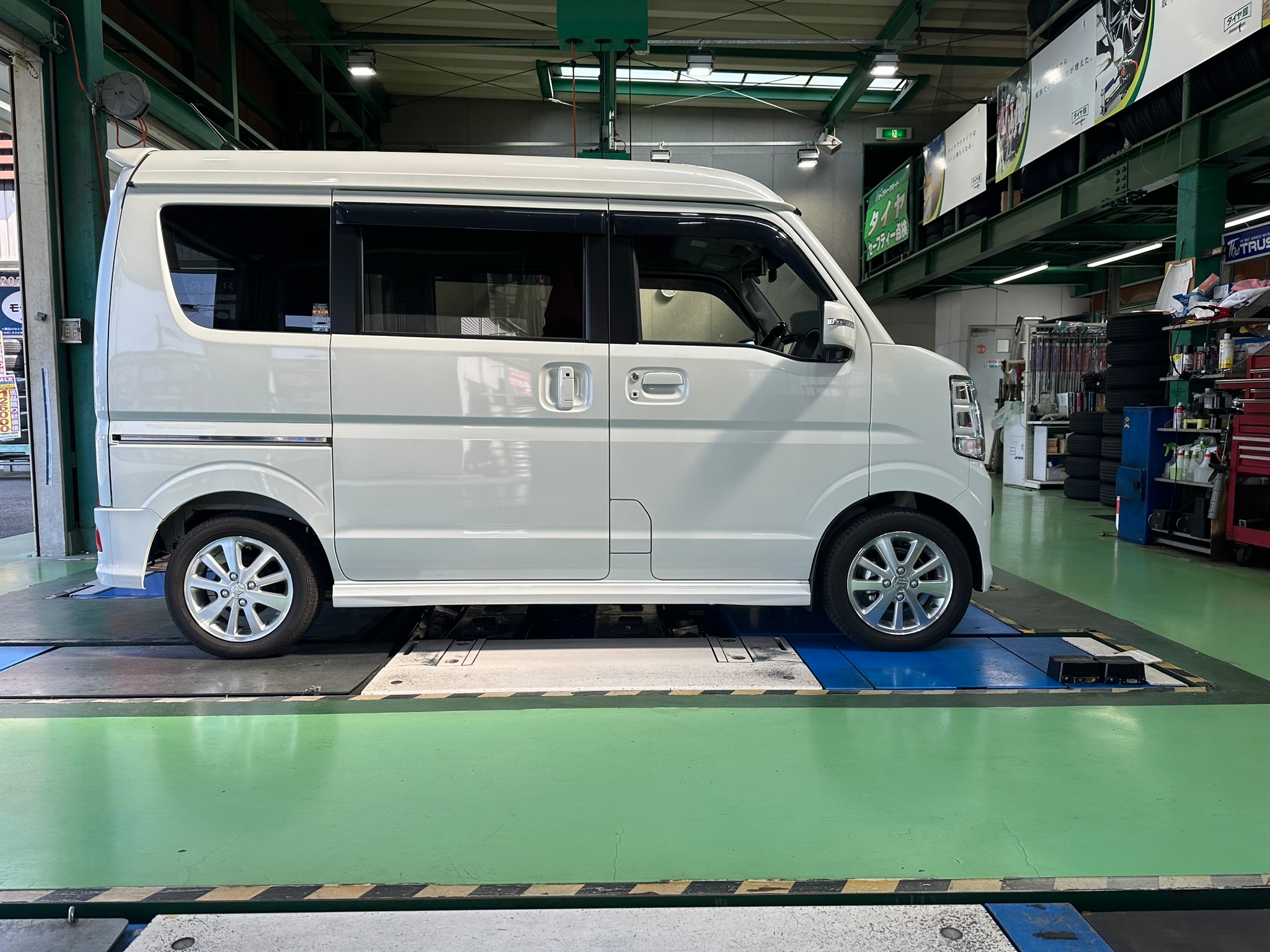 スズキ エブリイDA17Wにタナベ PRO CR車高調＆ラテラルロッド取り付け