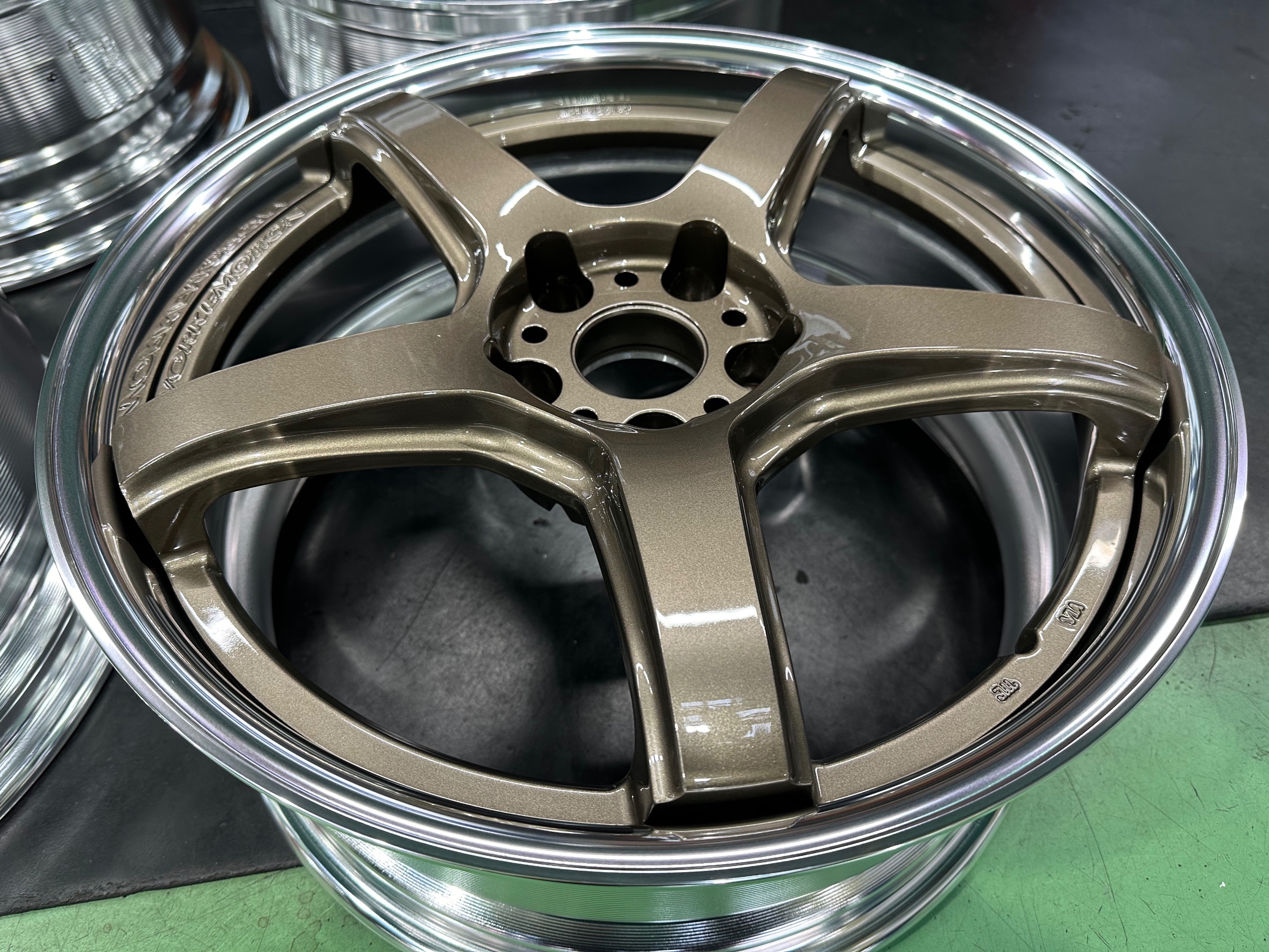 WORK EMOTION T5R 2P 18インチチタンゴールドカラー入荷