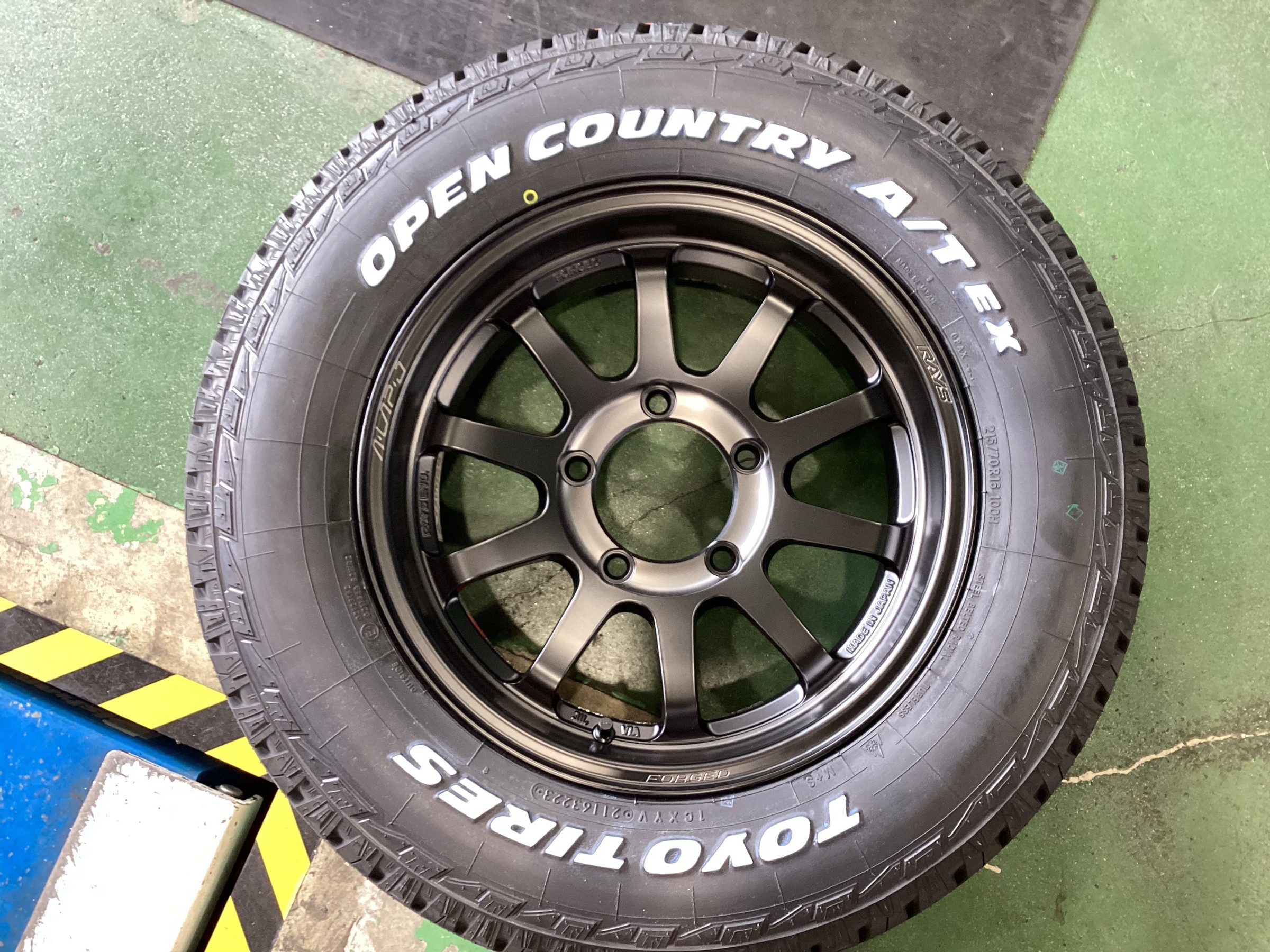 な、なんと在庫ありマス！☆RAYSホイール限定カラー☆ジムニー