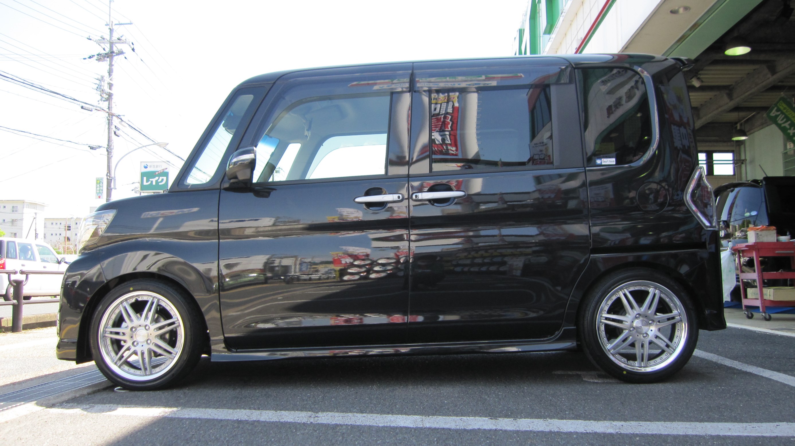 タントカスタムにホイル装着 | 店舗おススメ情報 | タイヤ館