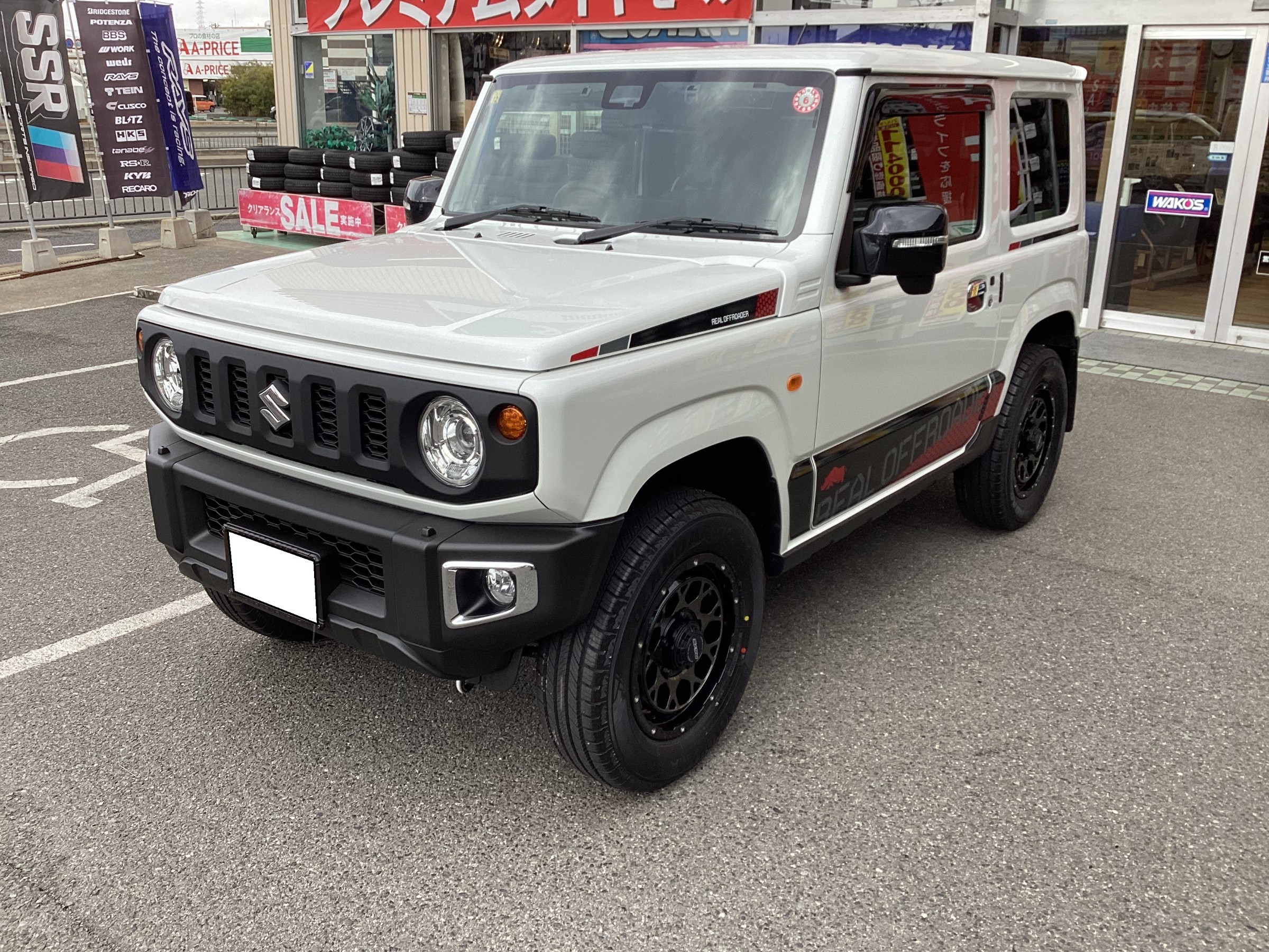 人気のクロカン「スズキ ジムニー」にSUV・クロカンに大人気のホイール