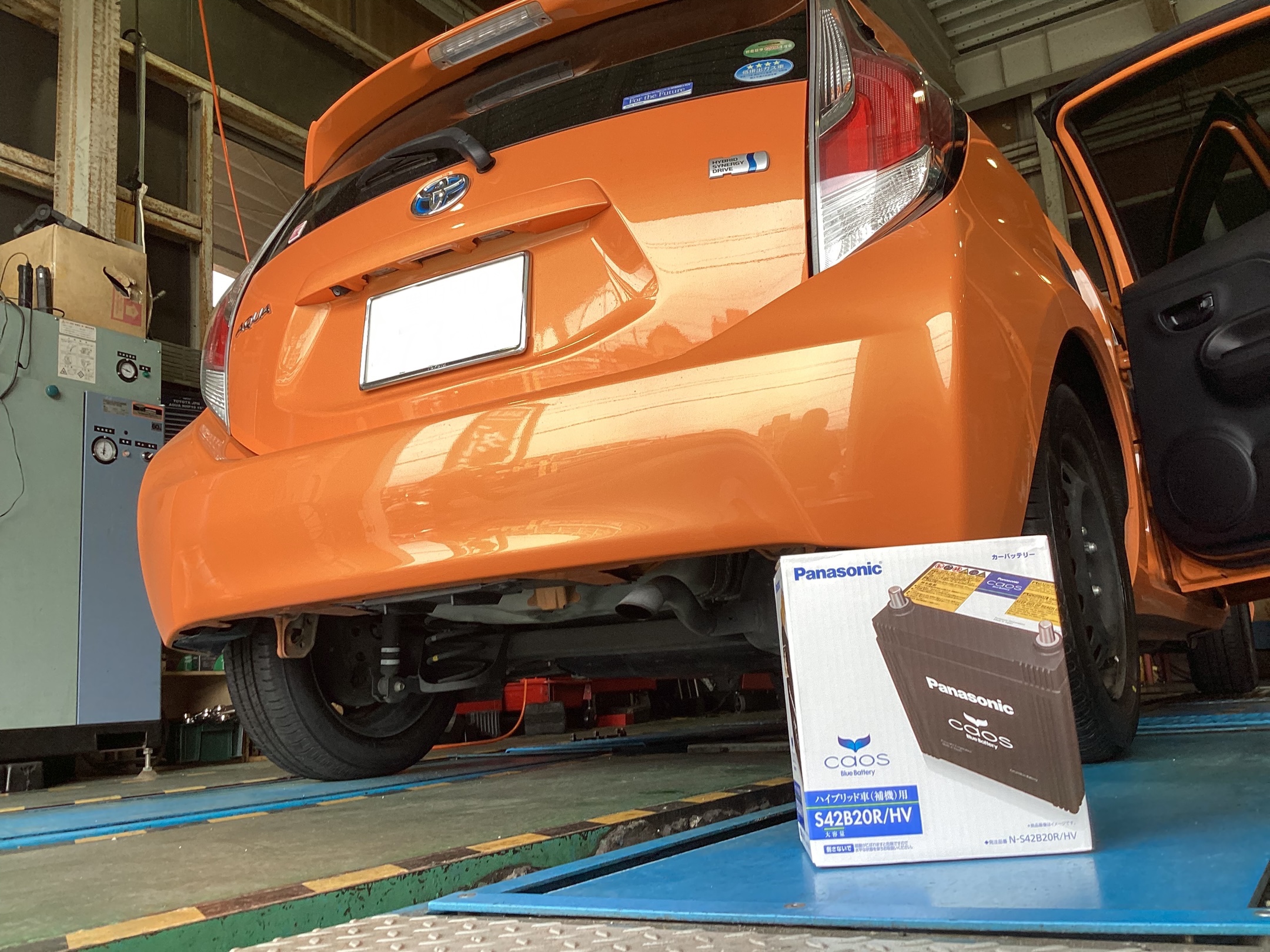 トヨタ・アクア】バッテリー交換作業（パナソニック CAOS ハイブリッド