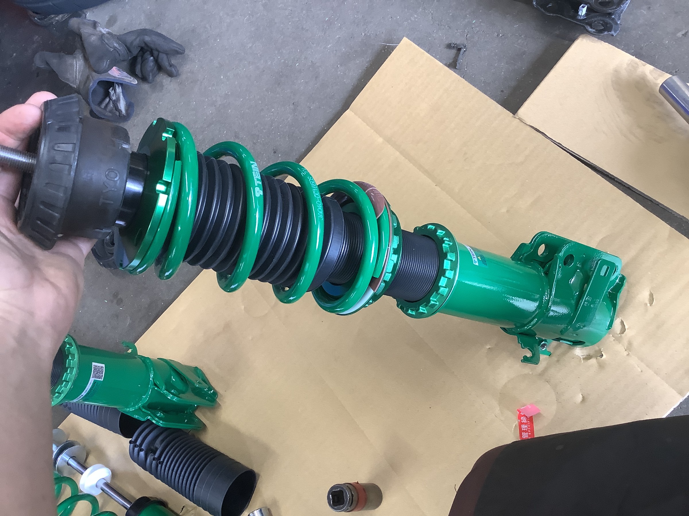 ホンダJF5型N-BOXカスタム ターボ、車高調のお取り付け＆アライメント