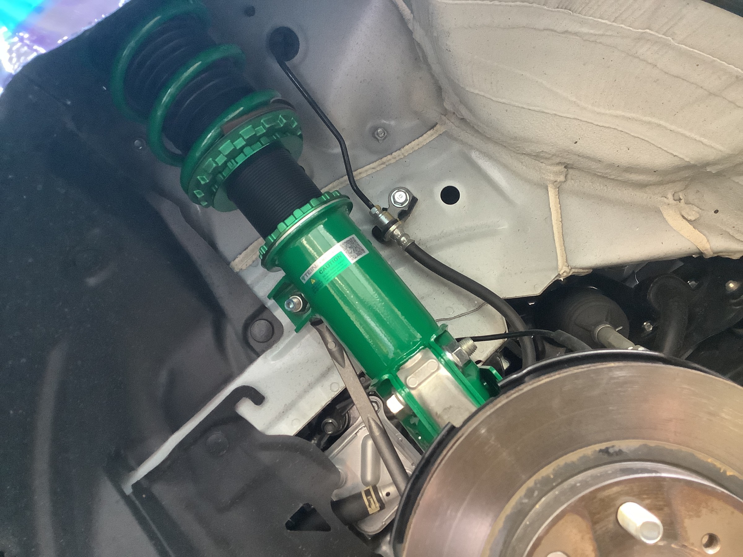 ホンダJF5型N-BOXカスタム ターボ、車高調のお取り付け＆アライメント