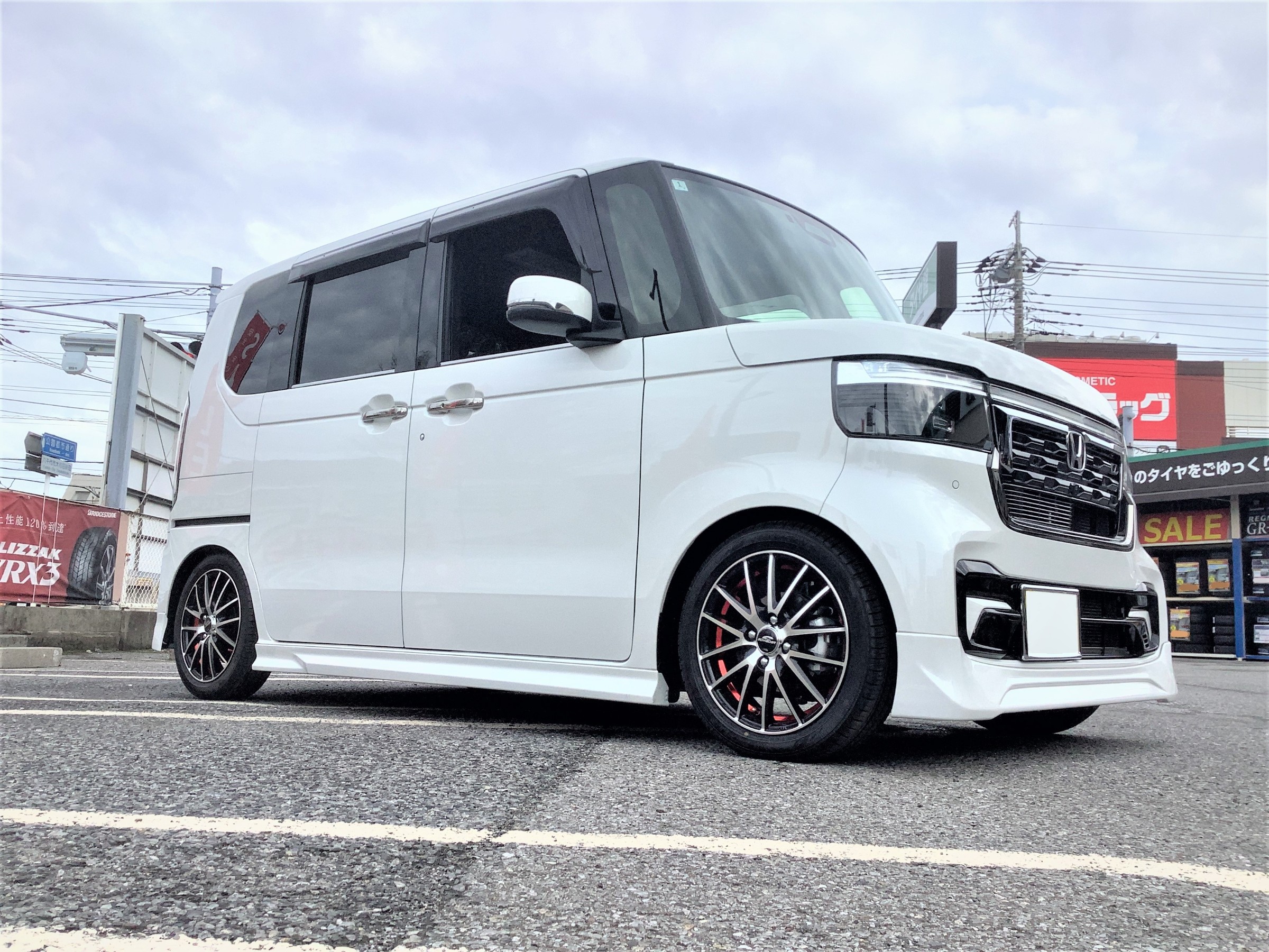 ホンダJF5型N-BOXカスタム ターボ、車高調のお取り付け