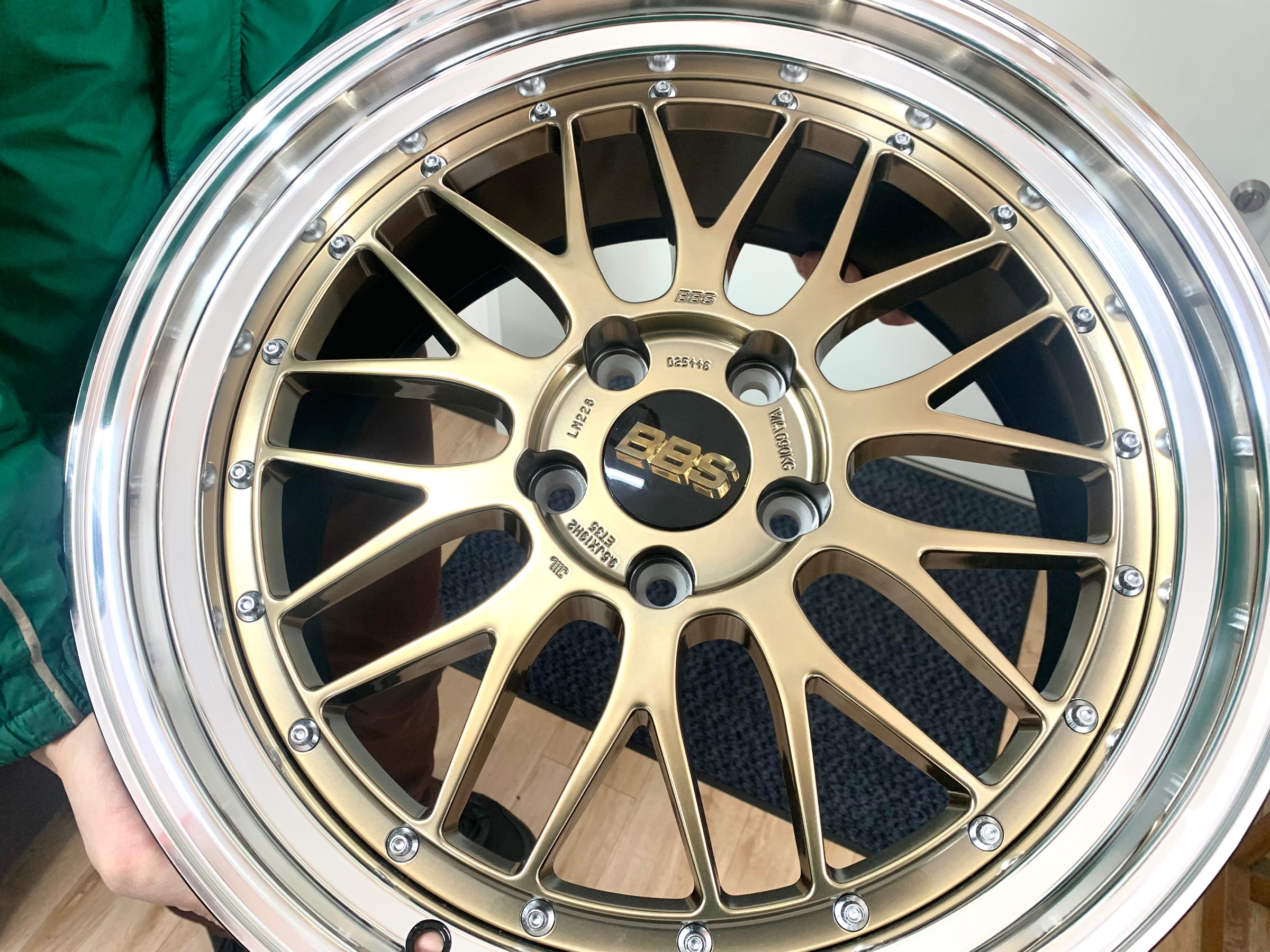 BBSホイール4本×アクリル天板テーブル BBSホイール4本×アクリル天板テーブル