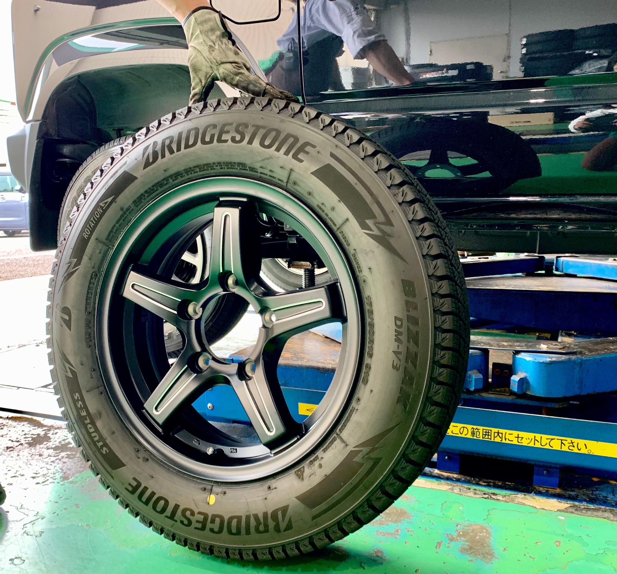 ジムニーのスタッドレスタイヤ用にアルミホイールをご購入頂き ジムニーのスタッドレスタイヤ用にアルミホイールをご購入頂き