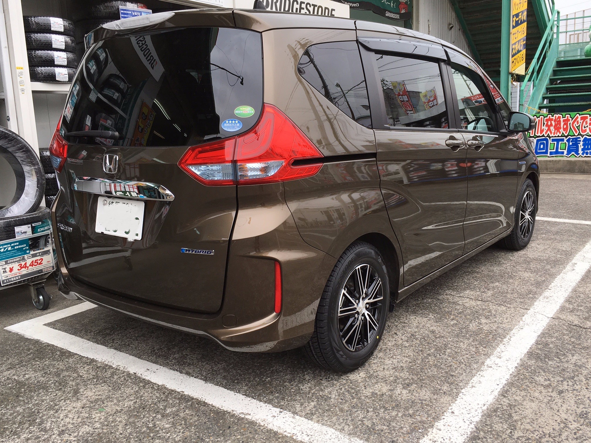 新型フリード冬セットお取り付け ホンダ フリード タイヤ タイヤ ホイール関連 タイヤ ホイール交換 スタッフ日記 タイヤ館 高島平 東京都のタイヤ カー用品ショップ タイヤからはじまる トータルカーメンテナンス タイヤ館グループ