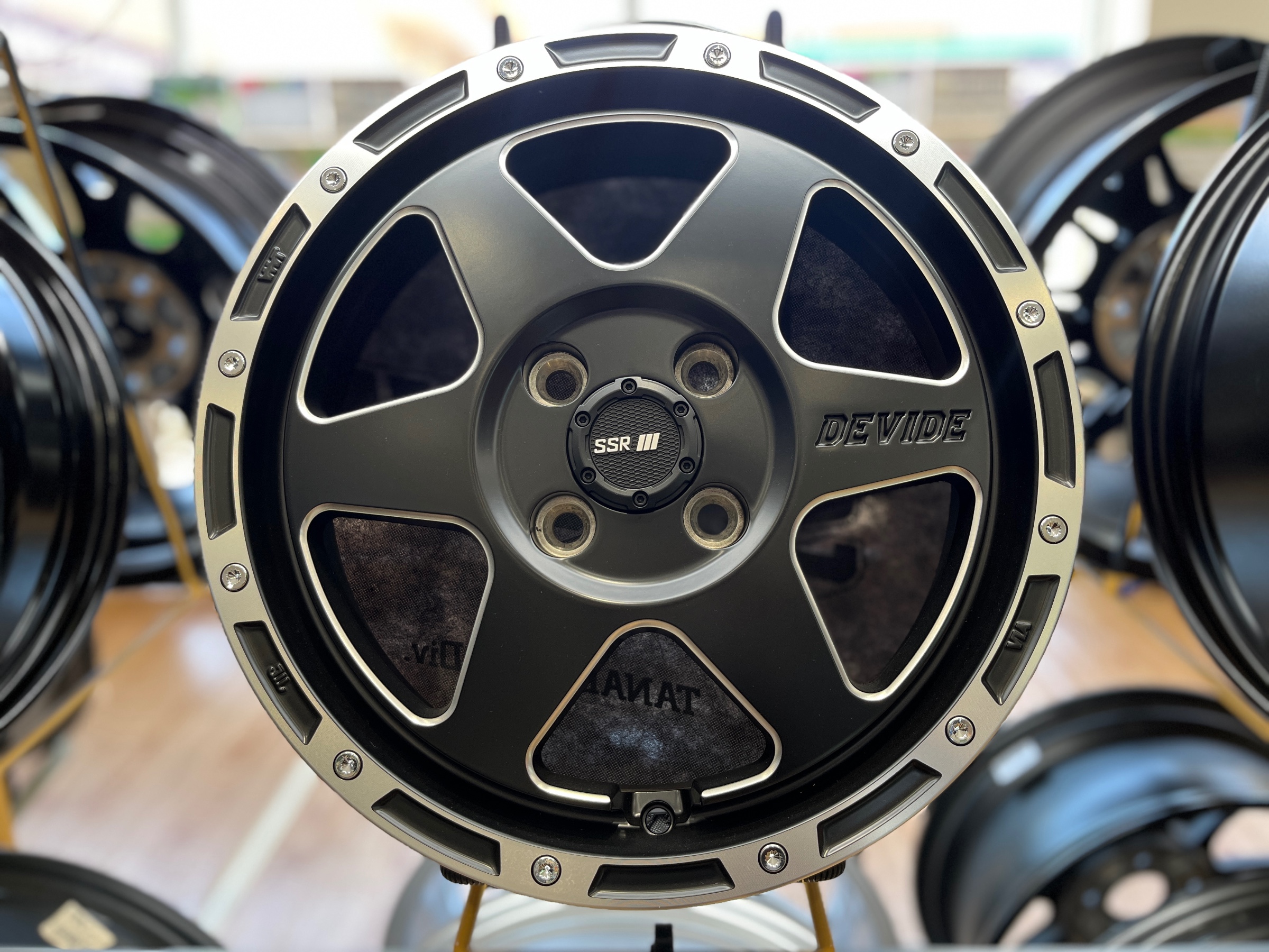 アウトレット価格】SSR DEVIDE TR-6！！ | 店舗おススメ情報 | タイヤ 