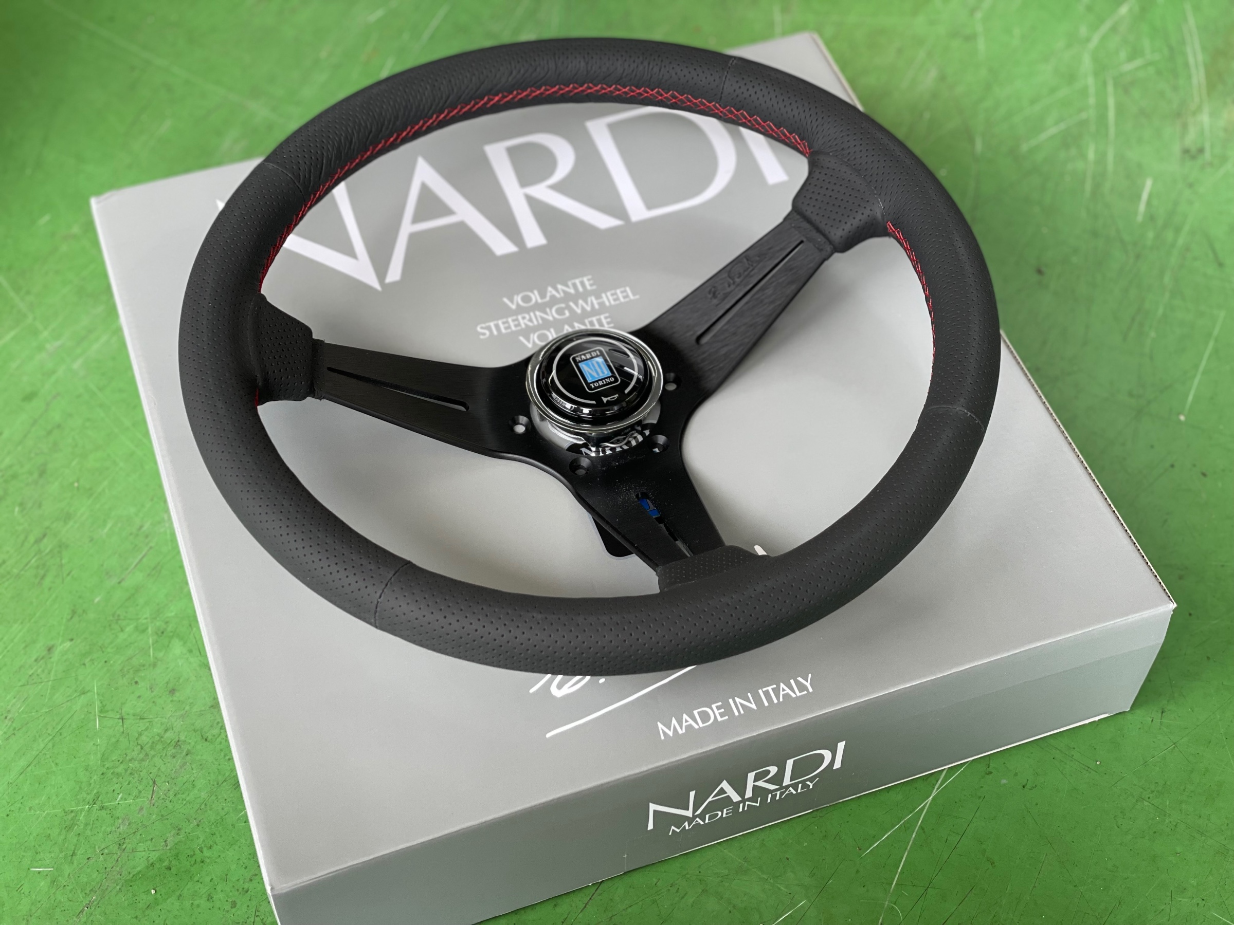 タイヤ館 NARDI SPORTS TYPE ラリー パンチングレザー ディープコーンタイプ N755