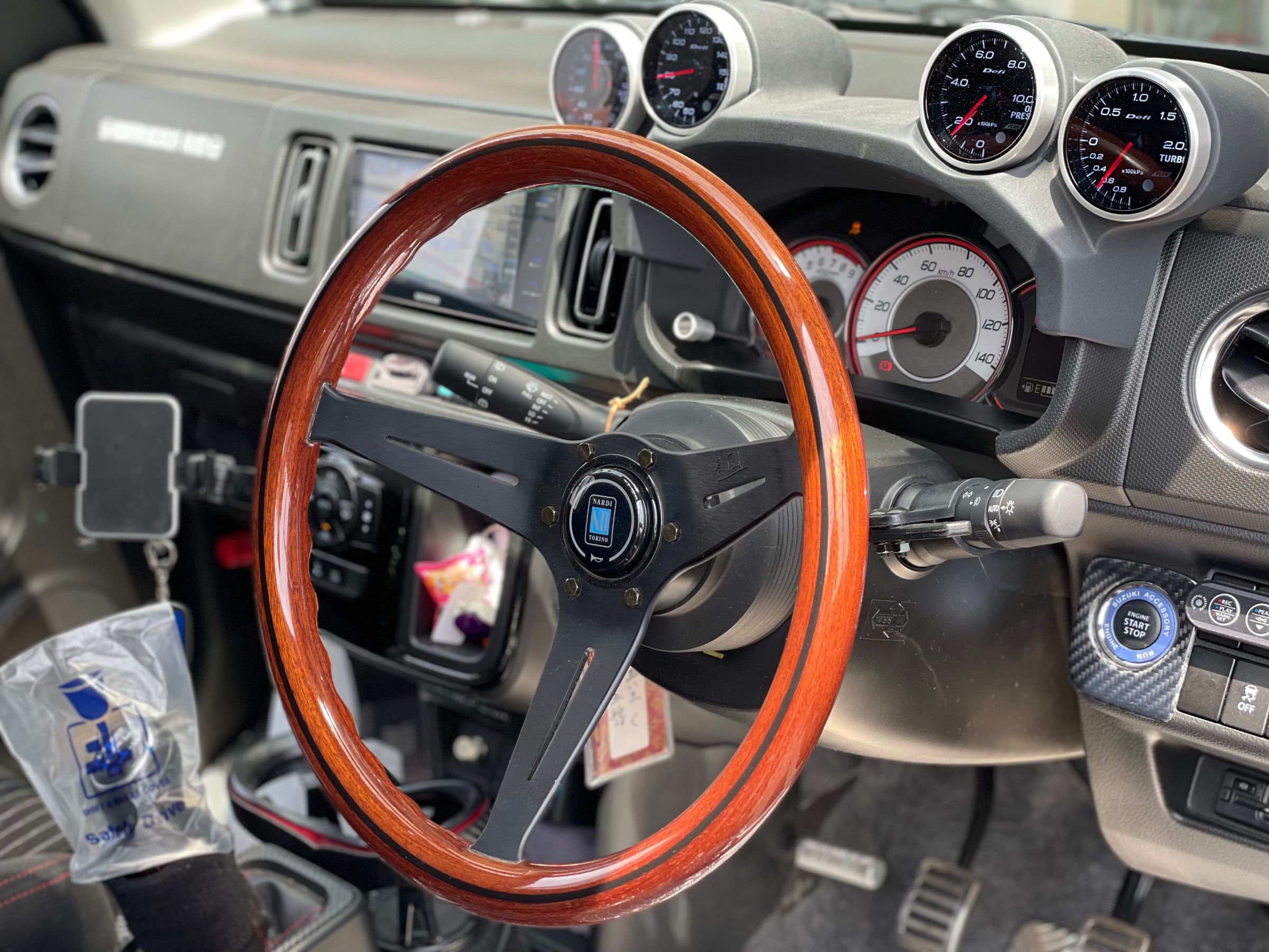 タイヤ館 NARDI クラシックウッド＆ブラックスポークディープコーン N771