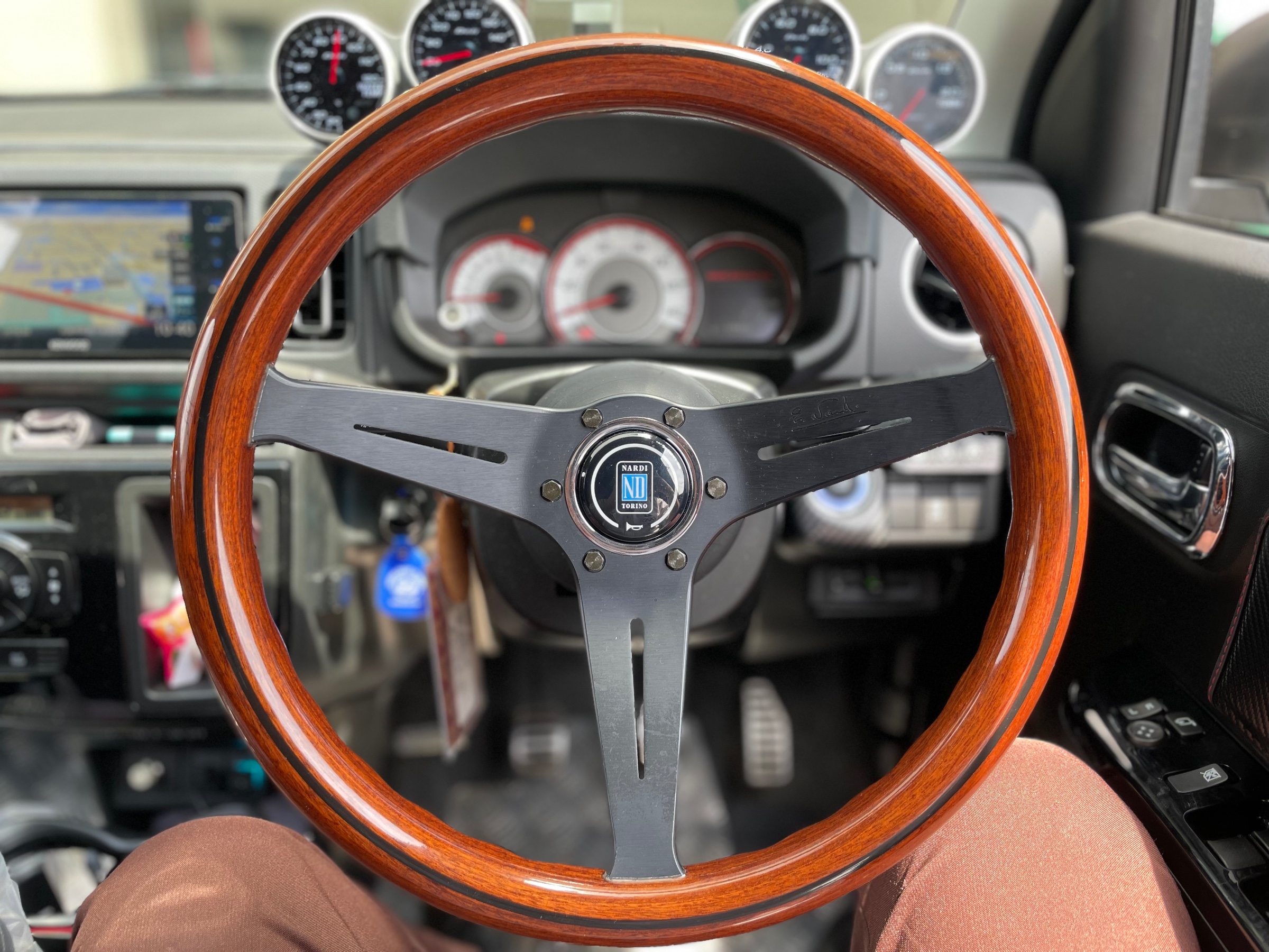 タイヤ館 NARDI クラシックウッド＆ブラックスポークディープコーン N771