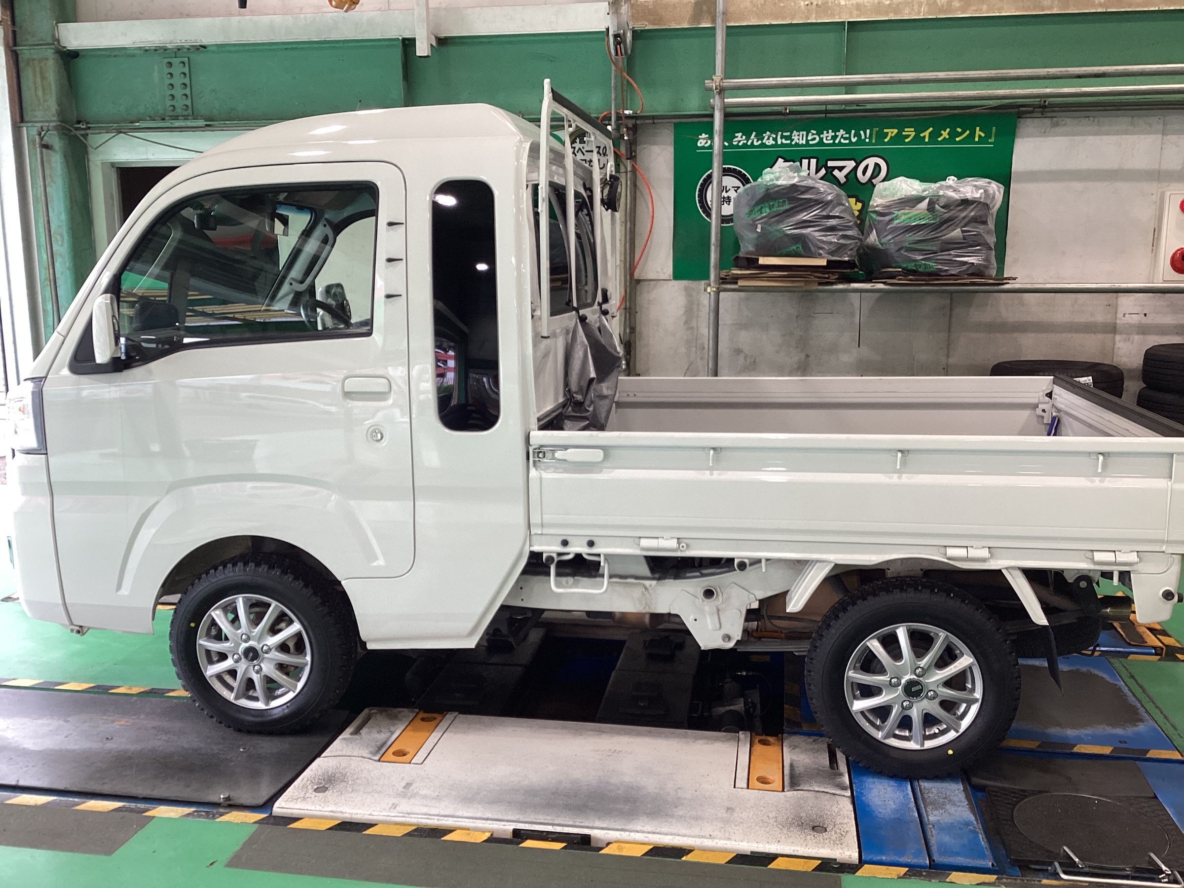 ハイゼット タイヤホイール交換 商用車働くお車必見！！ | 店舗