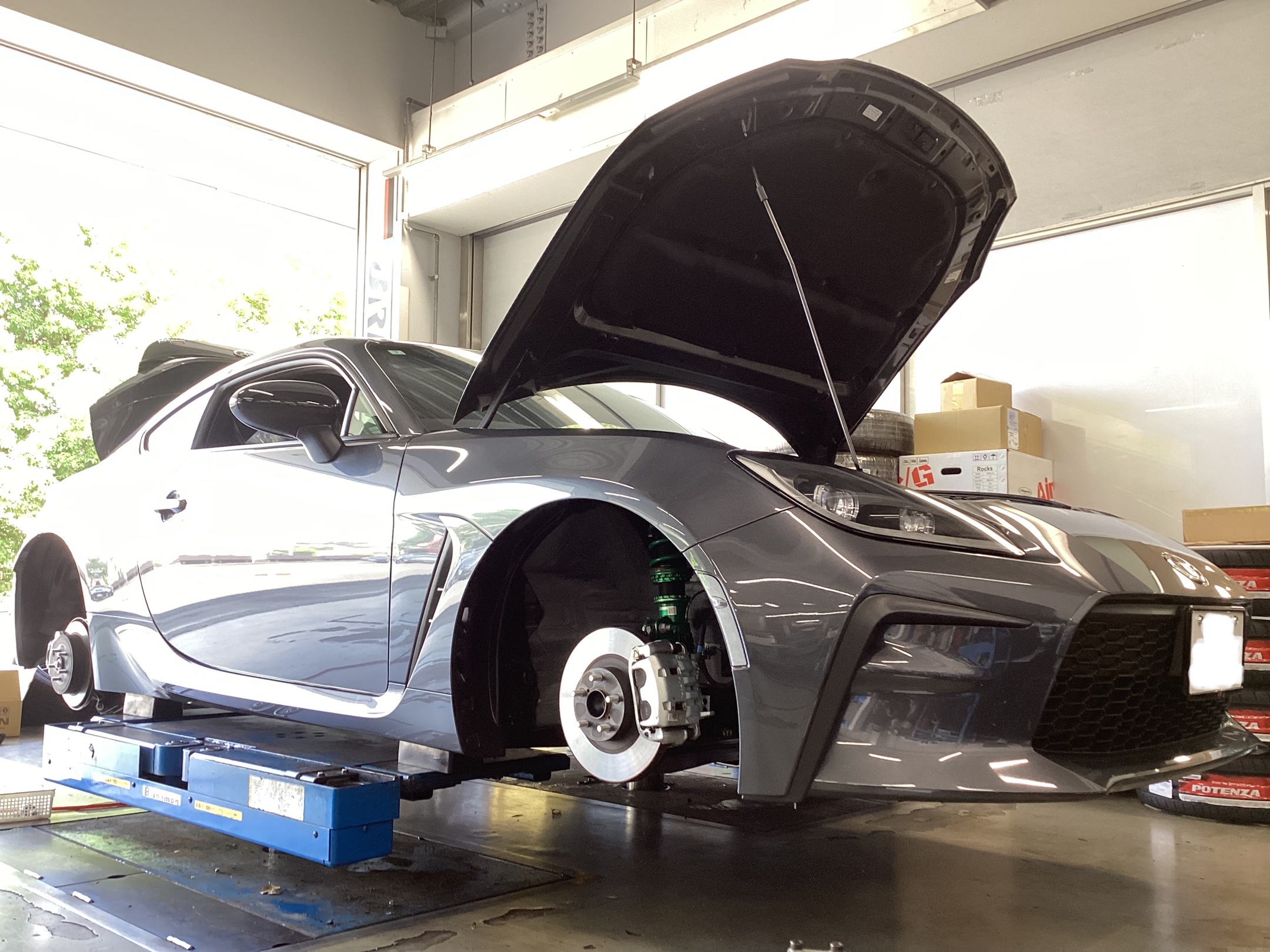 GR86(ZN8)車高調取り付け | 店舗おススメ情報 | タイヤ館 多摩 GR86(ZN8)車高調取り付け | 店舗おススメ情報 | タイヤ館 多摩